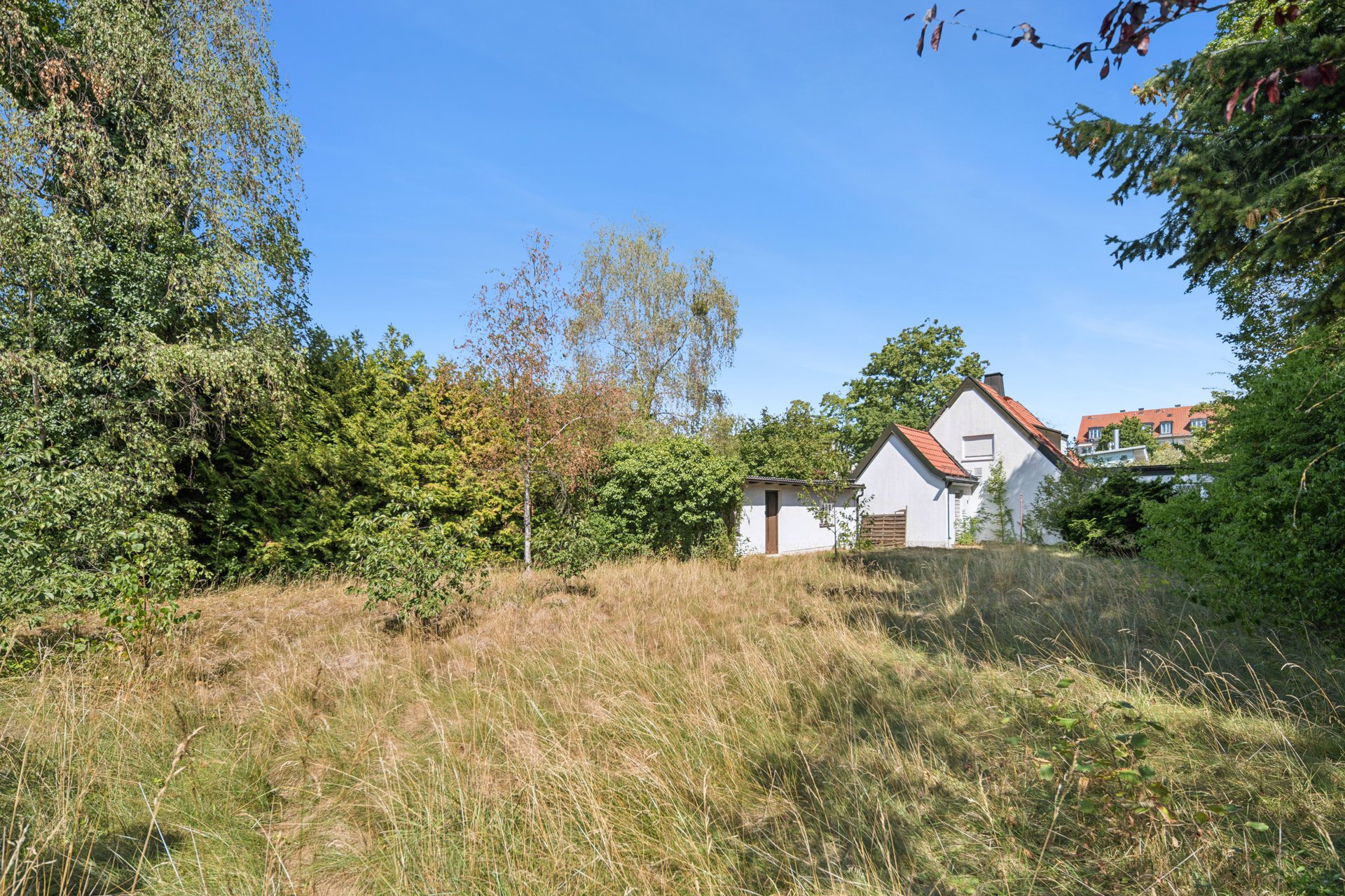 Attraktives Baugrundstück mit Altbestand und eingewachsenem Garten in begehrter Lage von München-Milbertshofen