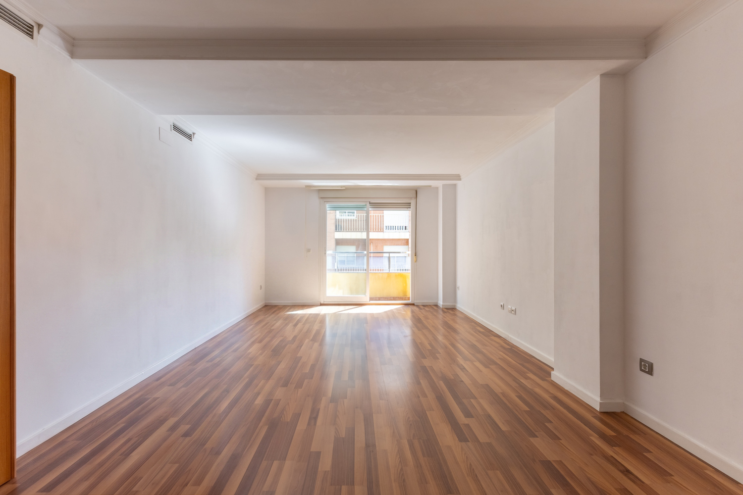 Spacious home with garage in Torrefiel