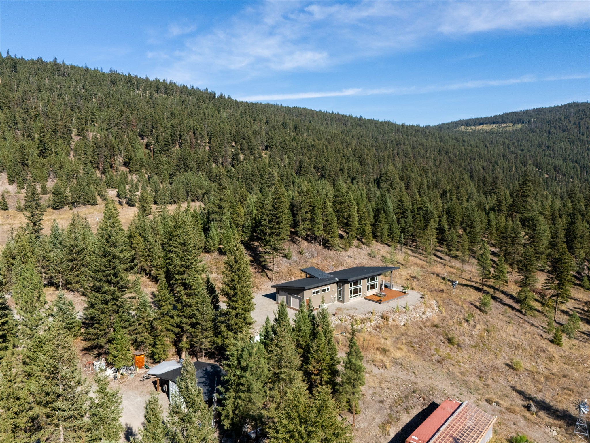 Rancher On 28 Acres - An Outdoor Enthusiasts Dream