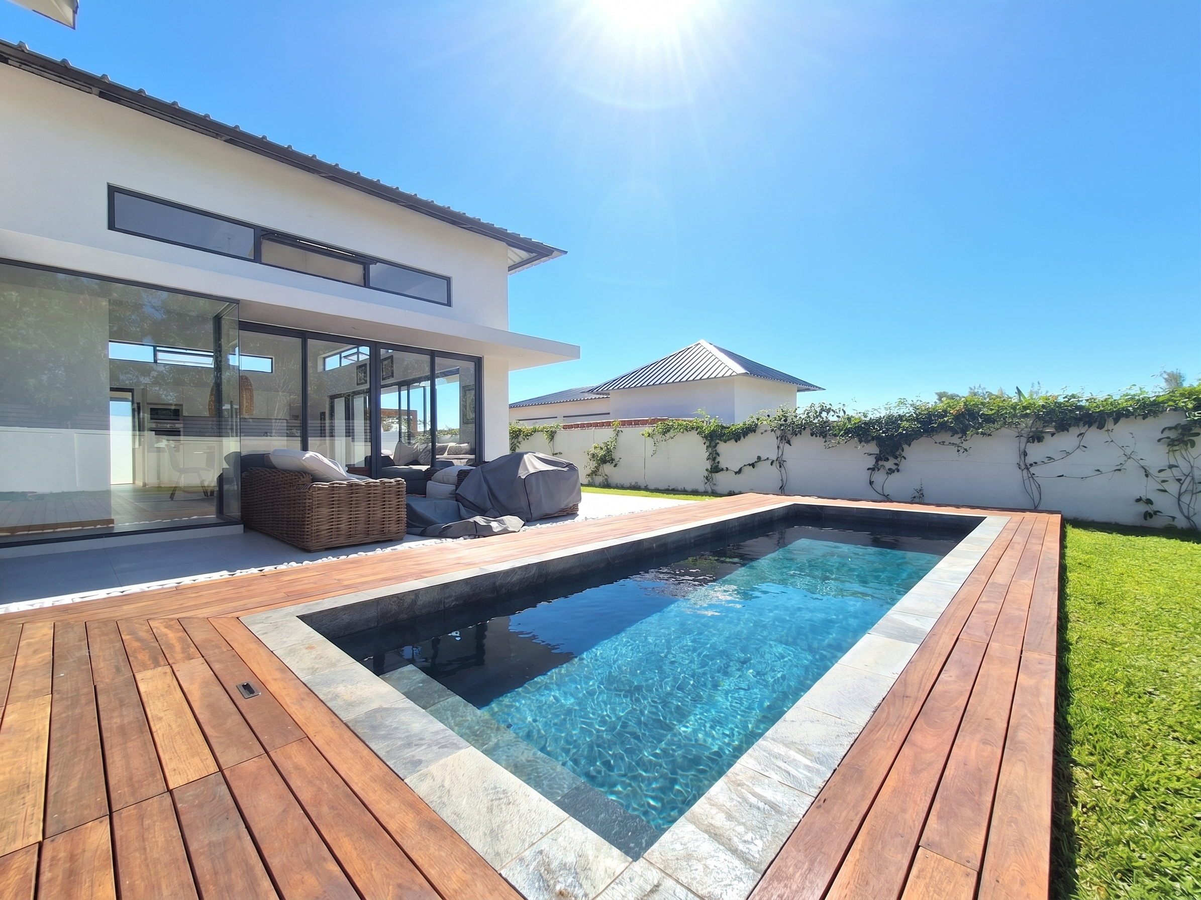 Contemporary 3 bedroom Villa for long term rent in Tamarin