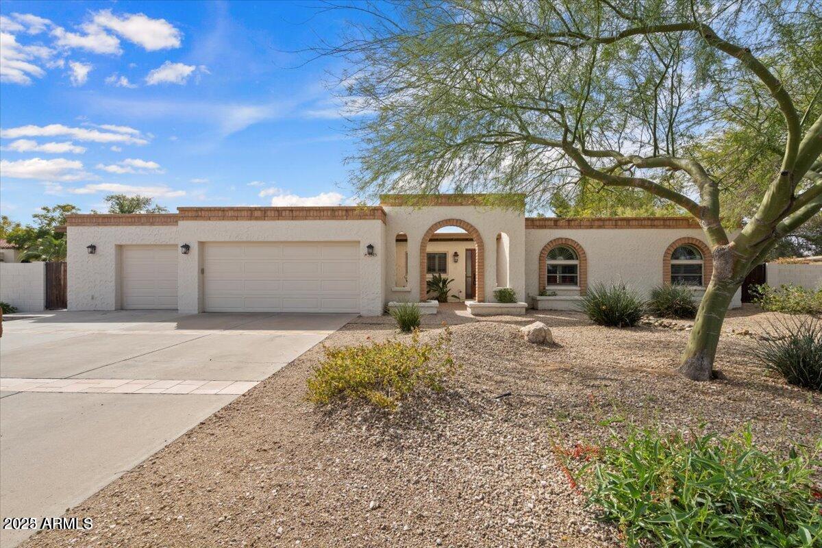Bright & Welcoming Scottsdale Hacienda