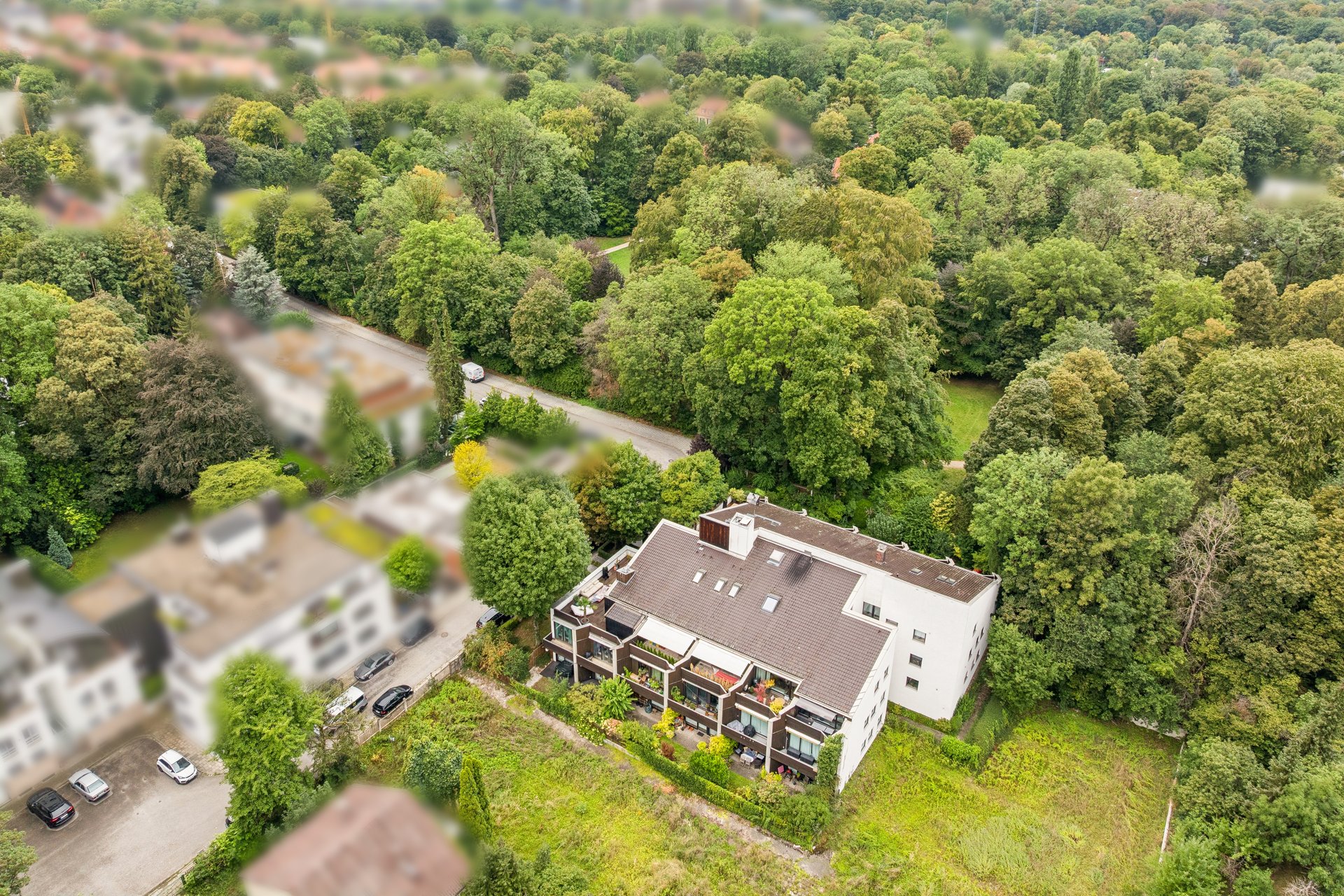 Pure Herzogpark: Exclusive 4-room apartment with south-facing orientation and green views
