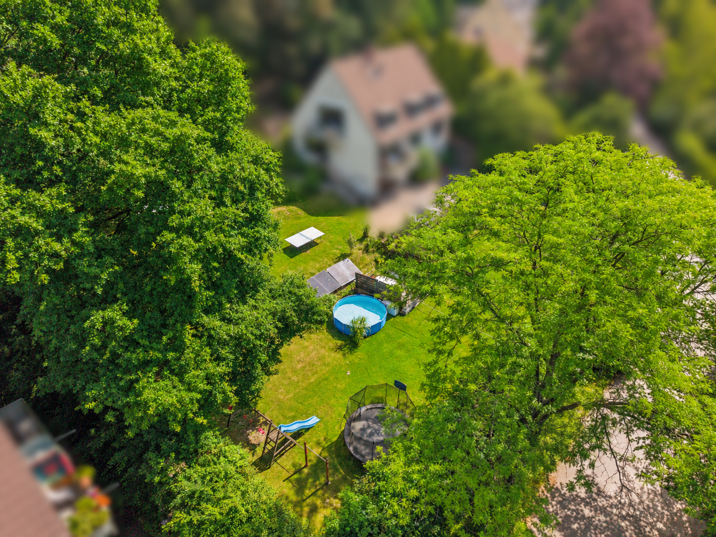 Grünes Baugrundstück mit positiver Bauvoranfrage
