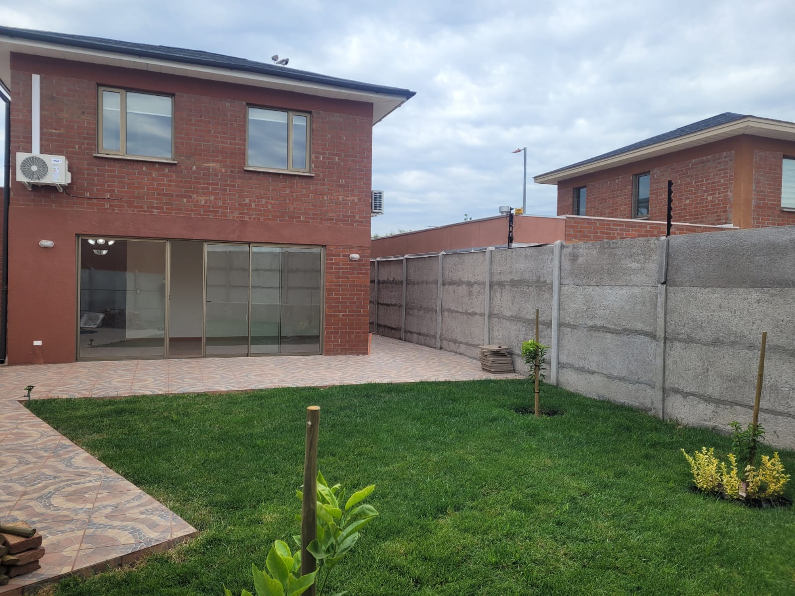 Arriendo Casa De Valle Araucarias, Buin, impecable