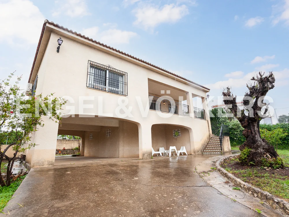 Semi-detached house with pool in El Respirall