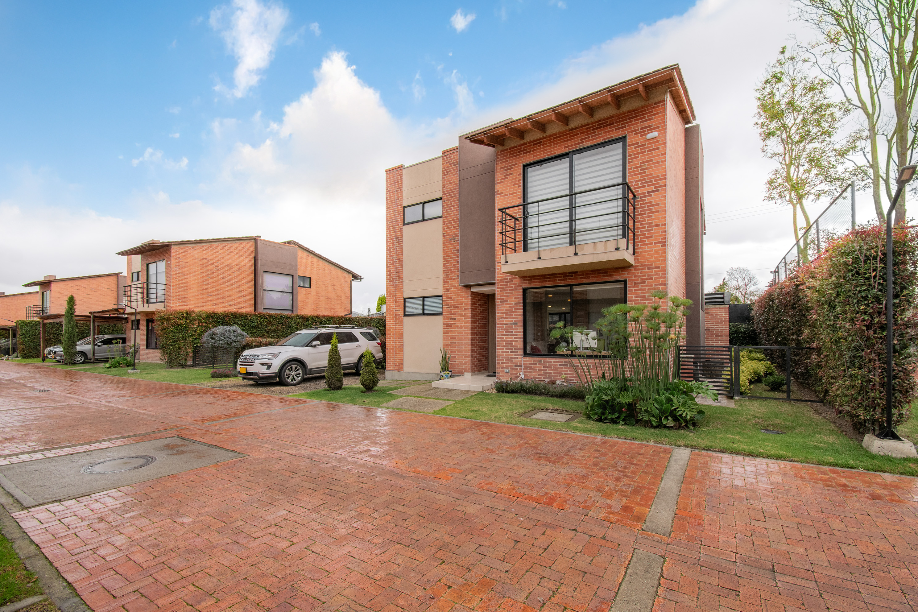 Moderna casa en conjunto cerrado para venta en Chía