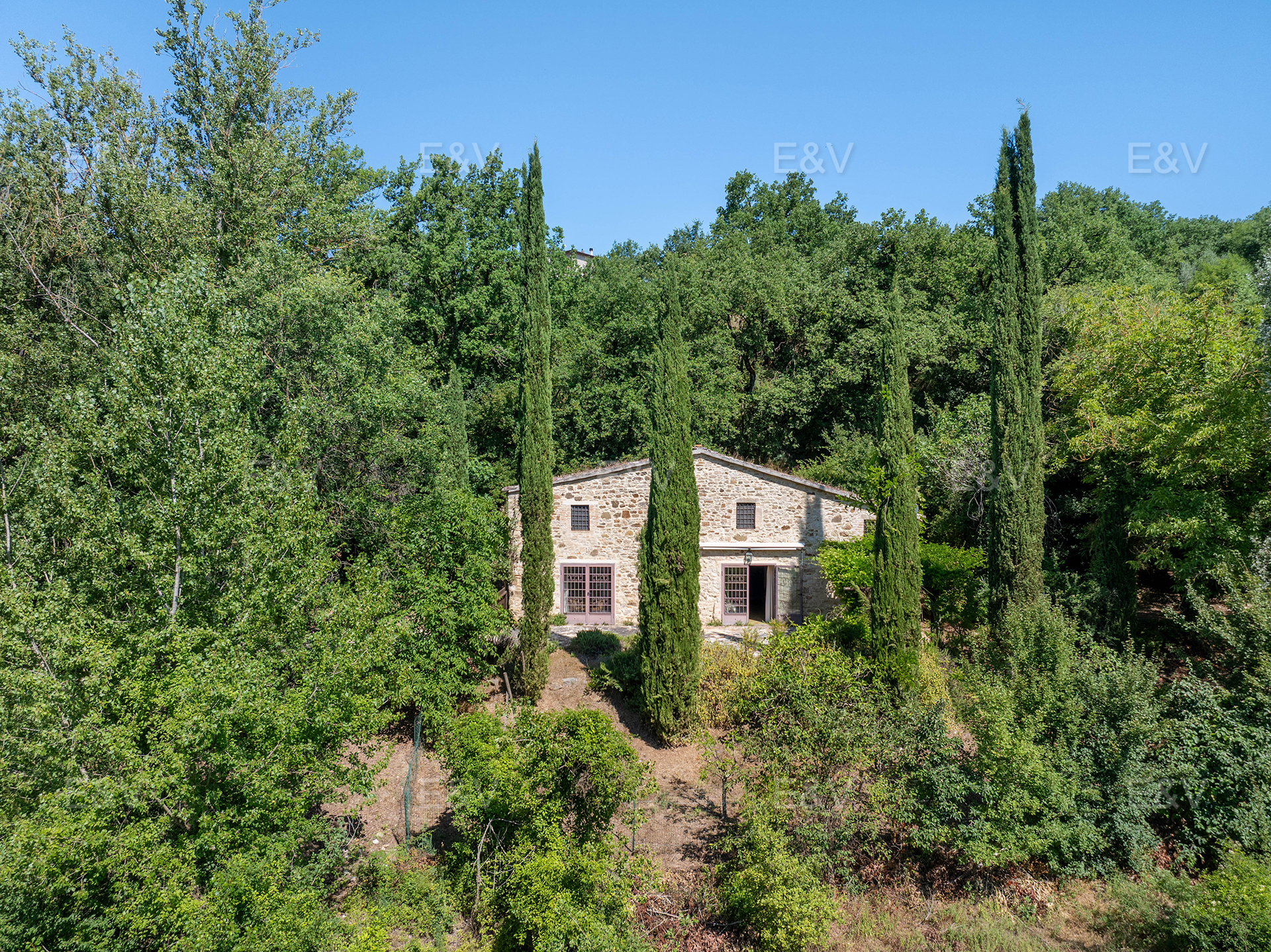 Casale in pietra all’interno della Riserva Naturale