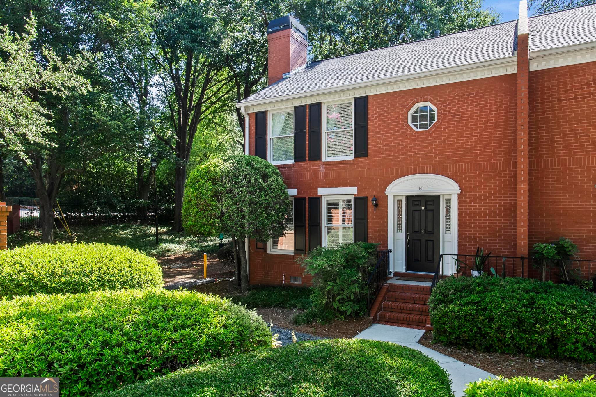 Brick End-Unit Townhome in the Heart of Atlanta