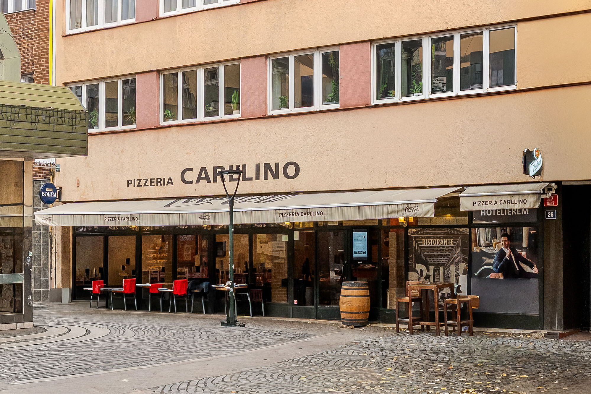 Restaurant rental in a busy location