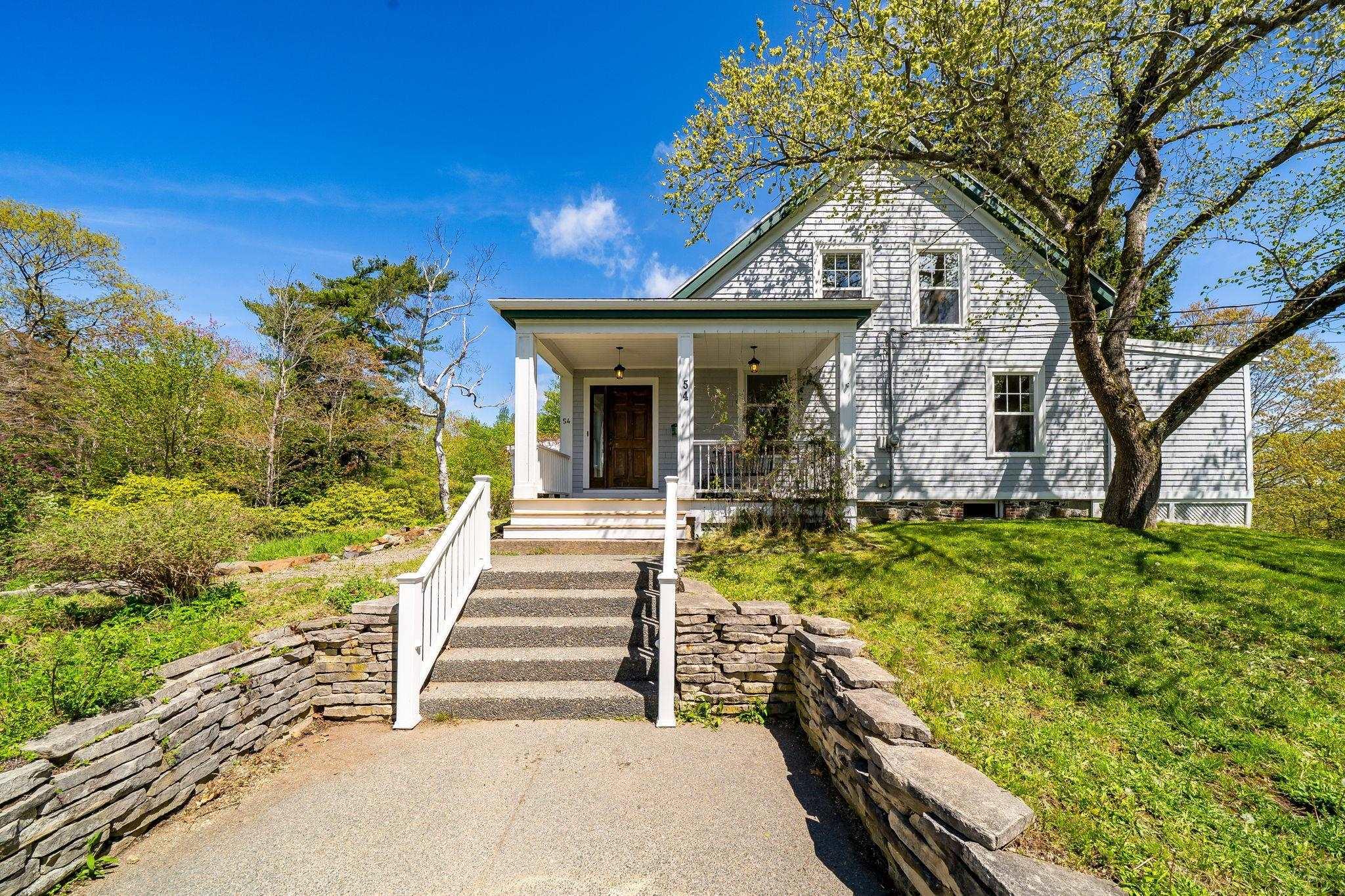 Luxurious Parkhill Road Retreat Near Frog Pond & Yacht Clubs