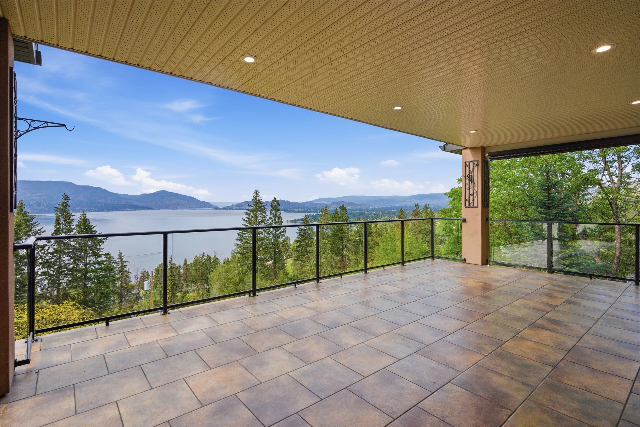 Luxury, Space & Sweeping Views
