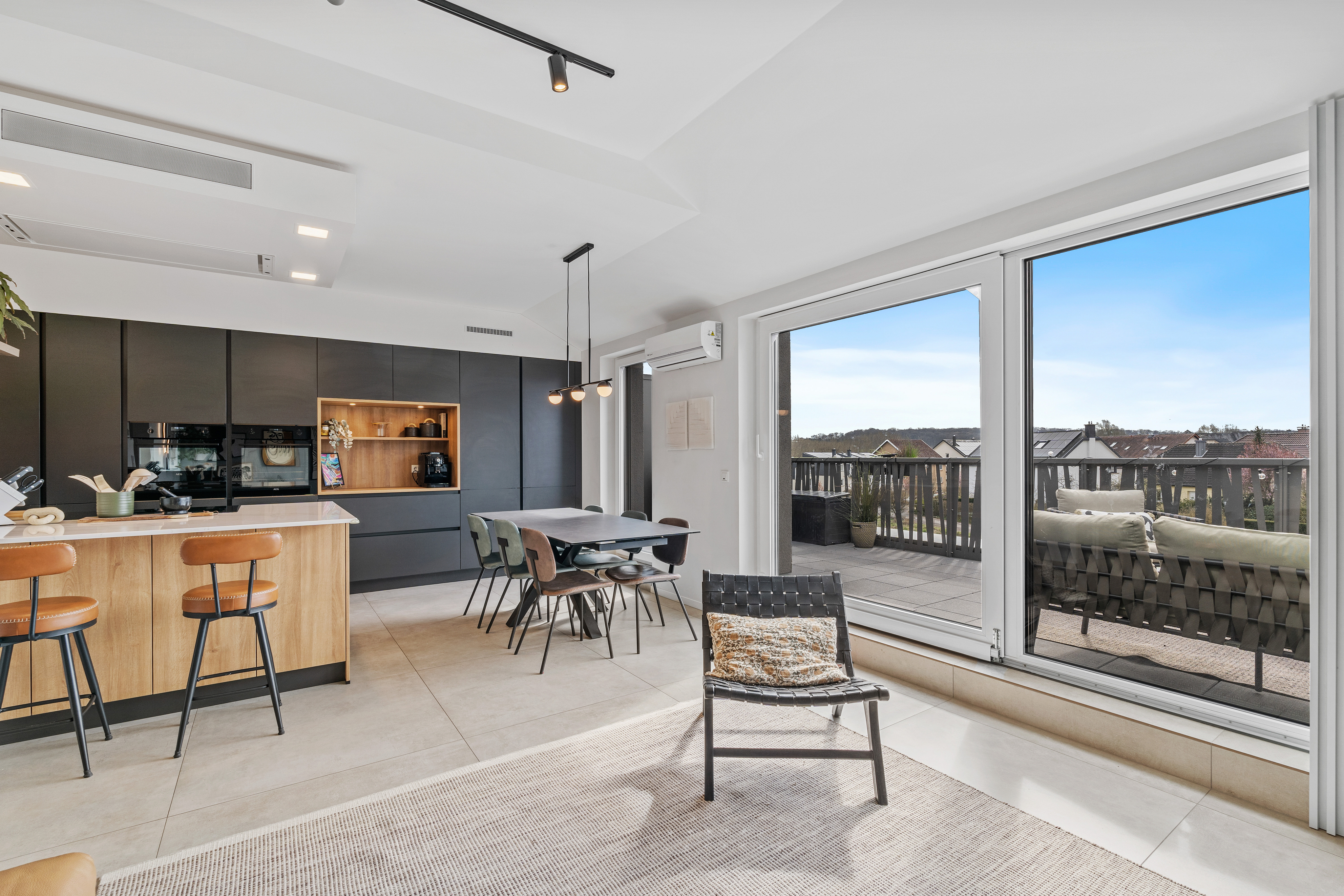 Duplex penthouse moderne 3 chambres avec grande terrasse plein Sud