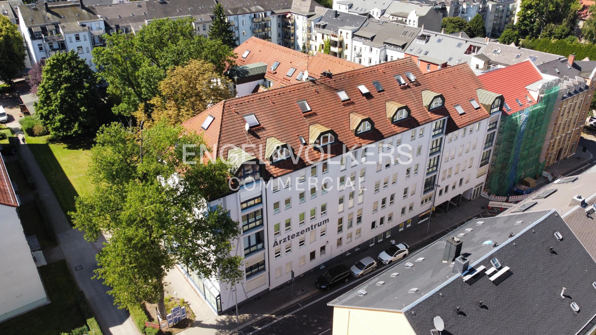 Attraktives Ärztezentrum mit acht Wohneinheiten
