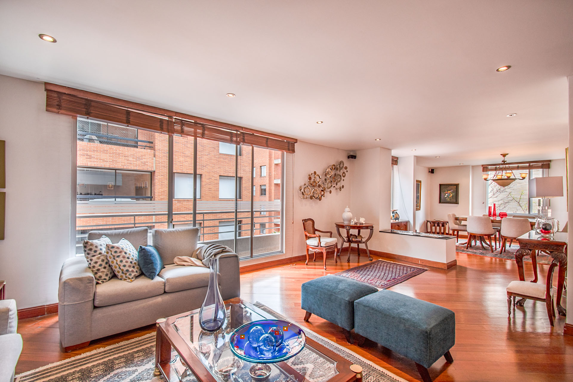 Apartamento dúplex con balcones para venta en Chicó Virrey
