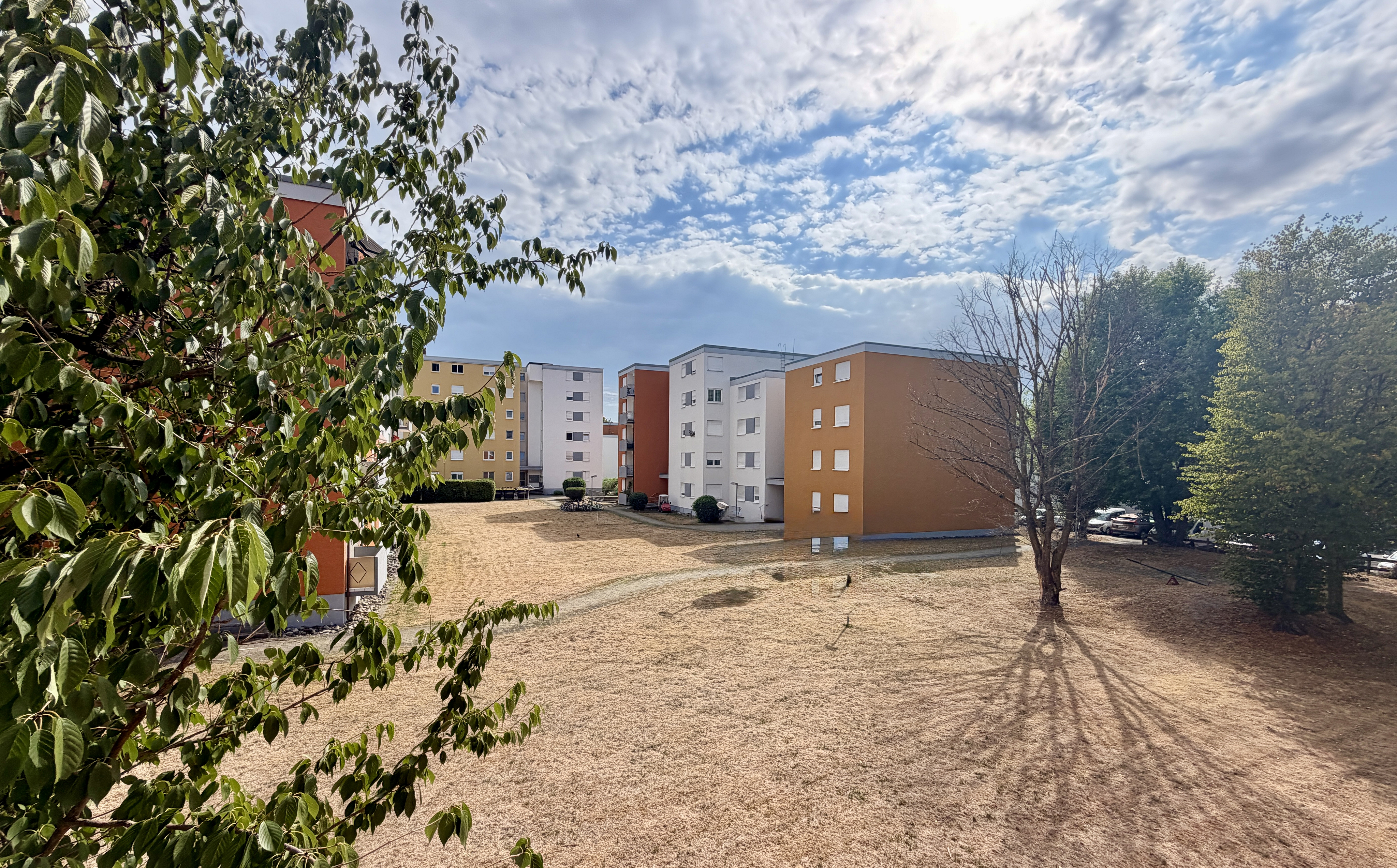 Schöne 3-Zimmer-Wohnung in Weingarten: teilmodernisiert, Südbalkon mit Ausblick, Aufzug und Tiefgaragenstellplatz – ideal für Kapitalanleger und Eigennutzer