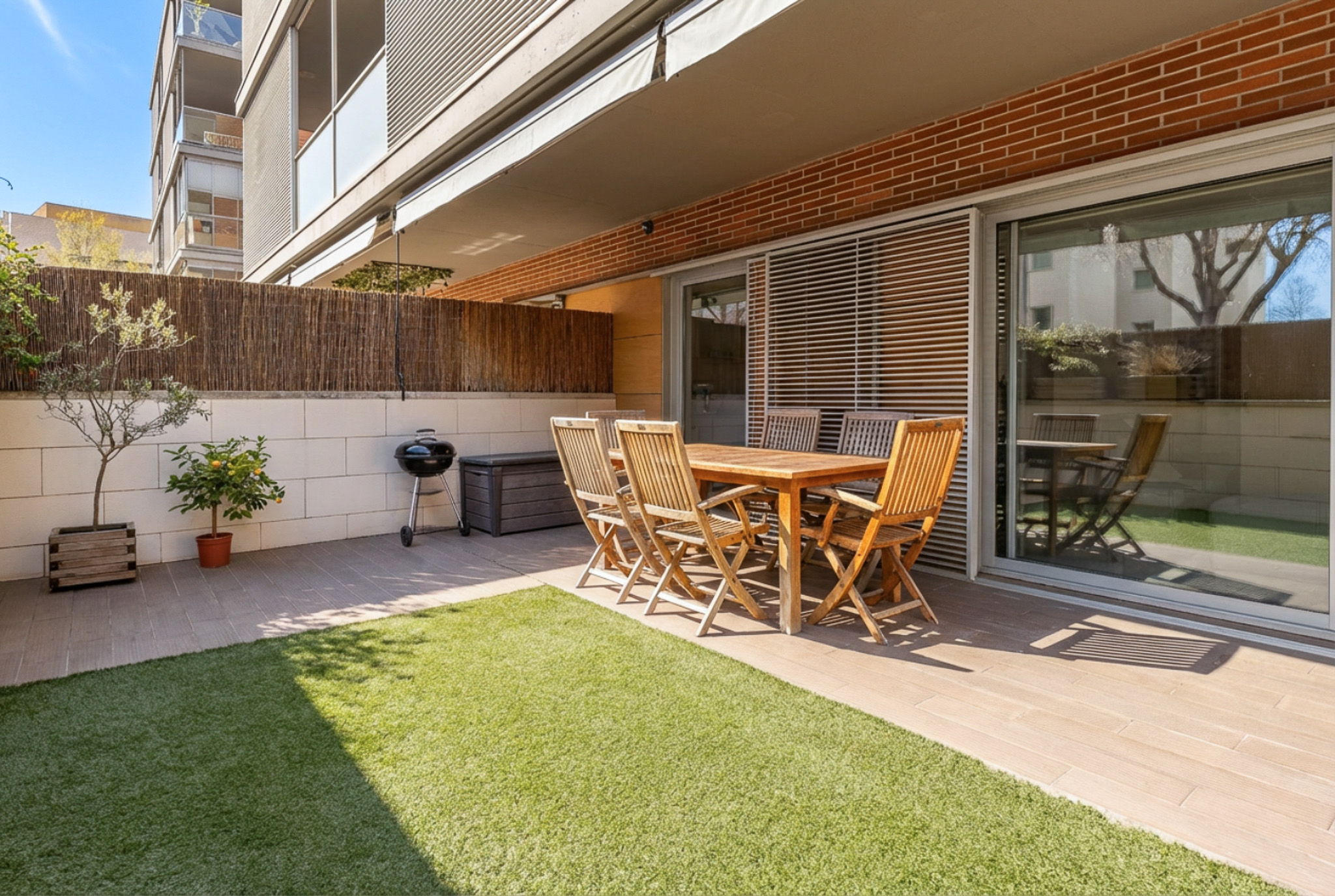 Spectacular duplex ground floor with garden and terrace in Sant Cugat