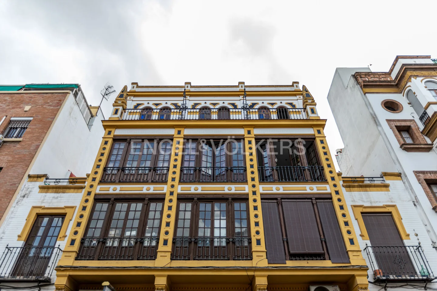 Wohnung in einem einzigartigen regionalistischen Gebäude im Zentrum von Sevilla