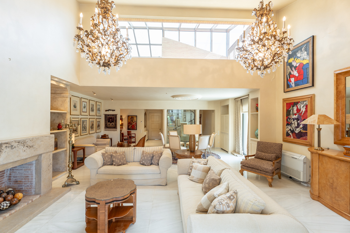 Luxury 250 sq.m. duplex penthouse with panoramic views in Strofyli