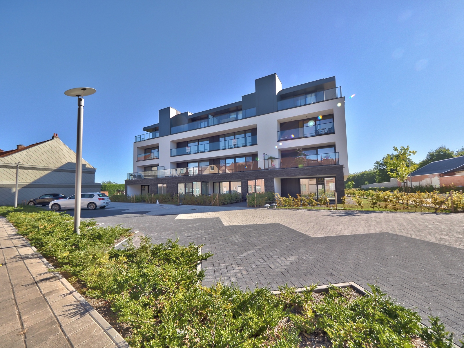 Spacious, move-in ready and energy-efficient apartment with sunny terrace.