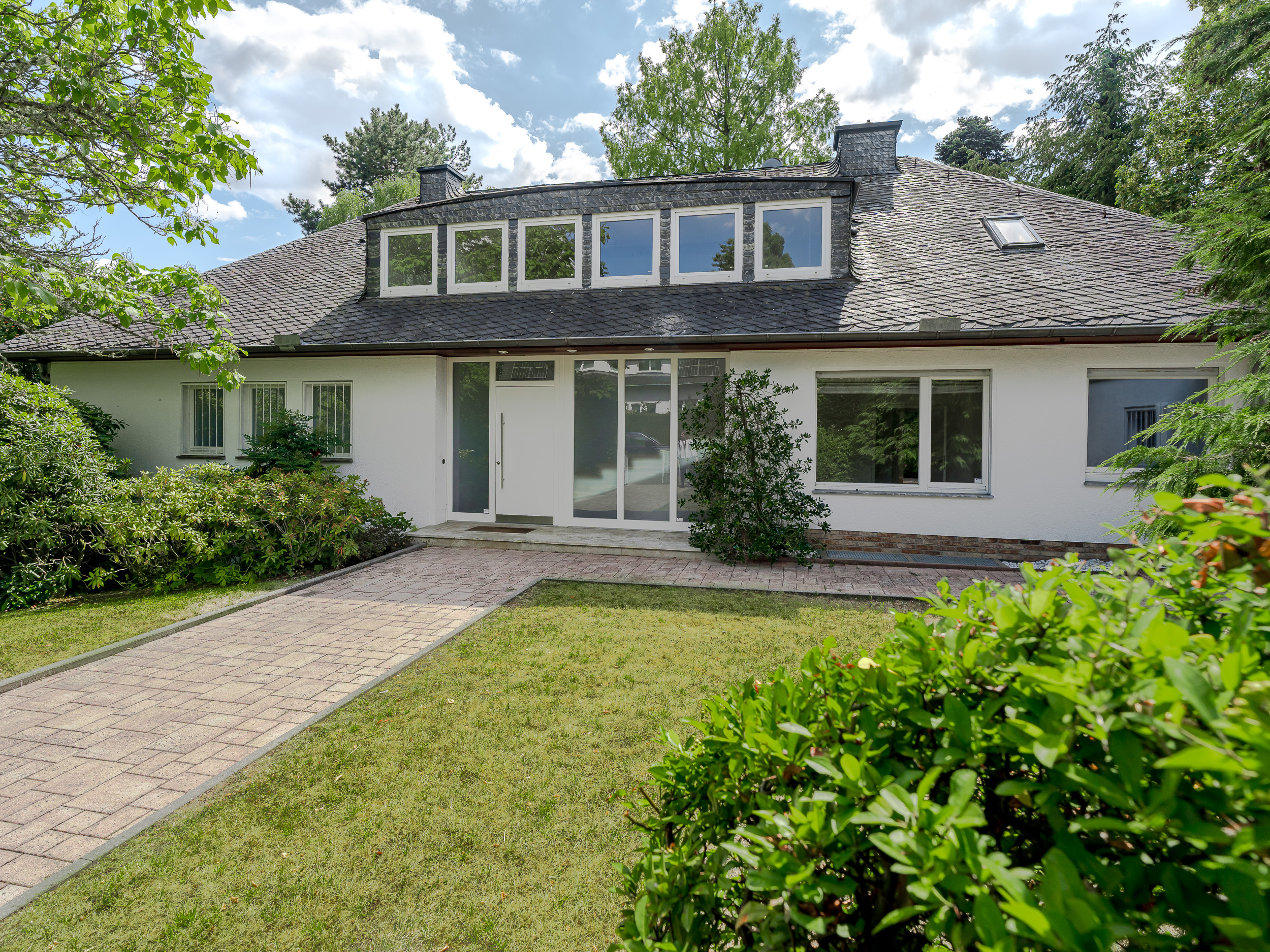 Exclusive villa on park-like grounds in a prime location in Bad Homburg