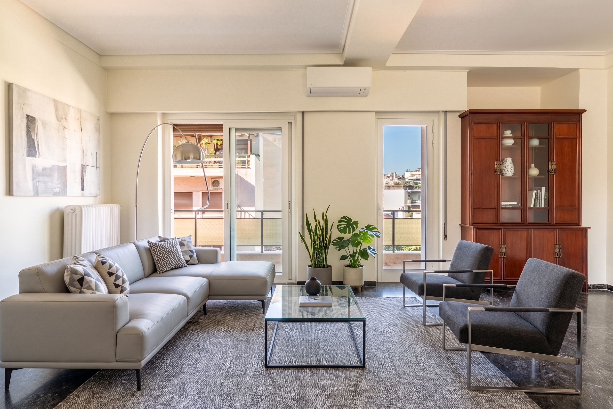 Exceptional third-floor Residence with Parthenon views