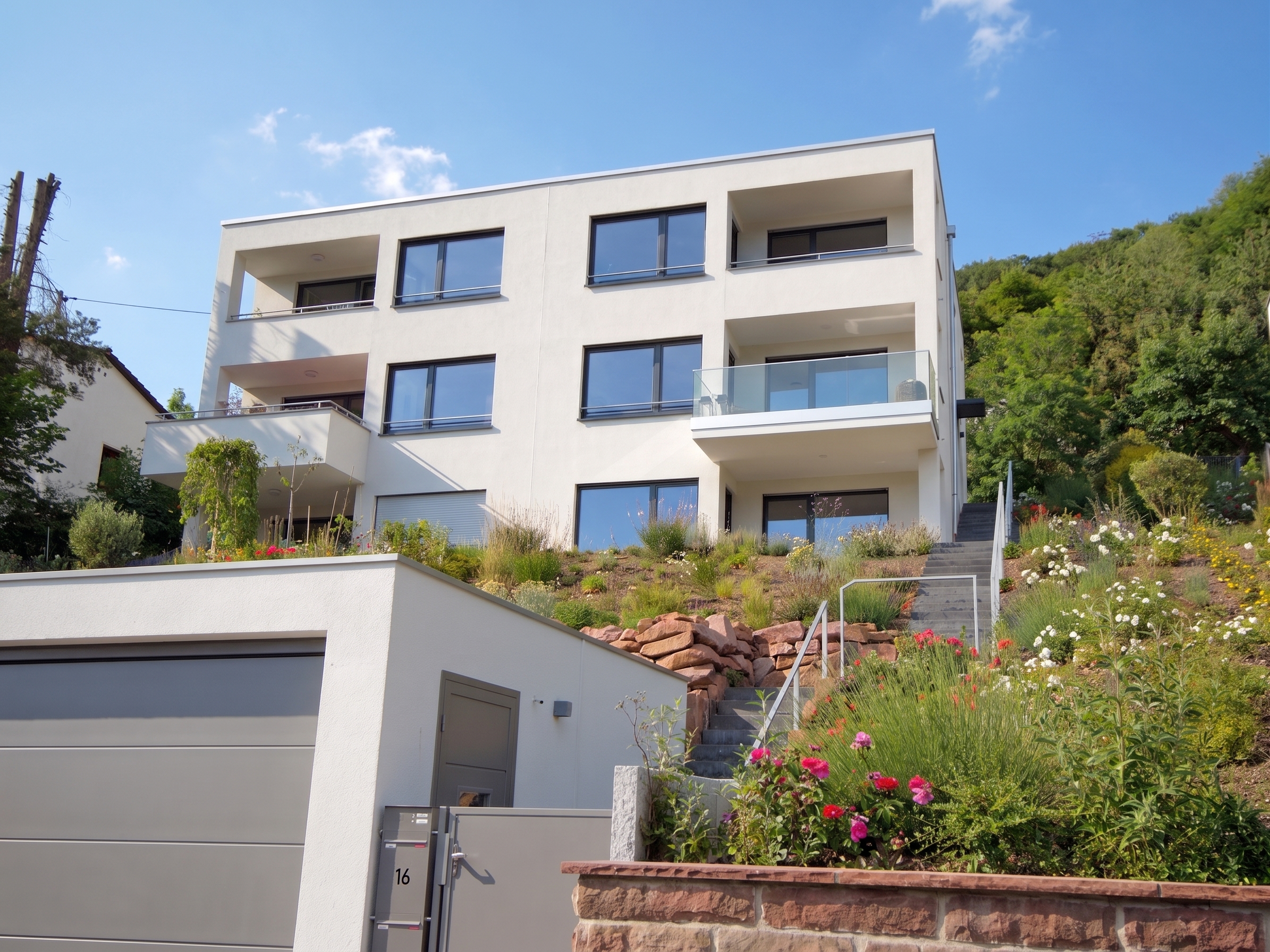 Wohnen über dem Neckar – Exklusive Doppelhaushälfte