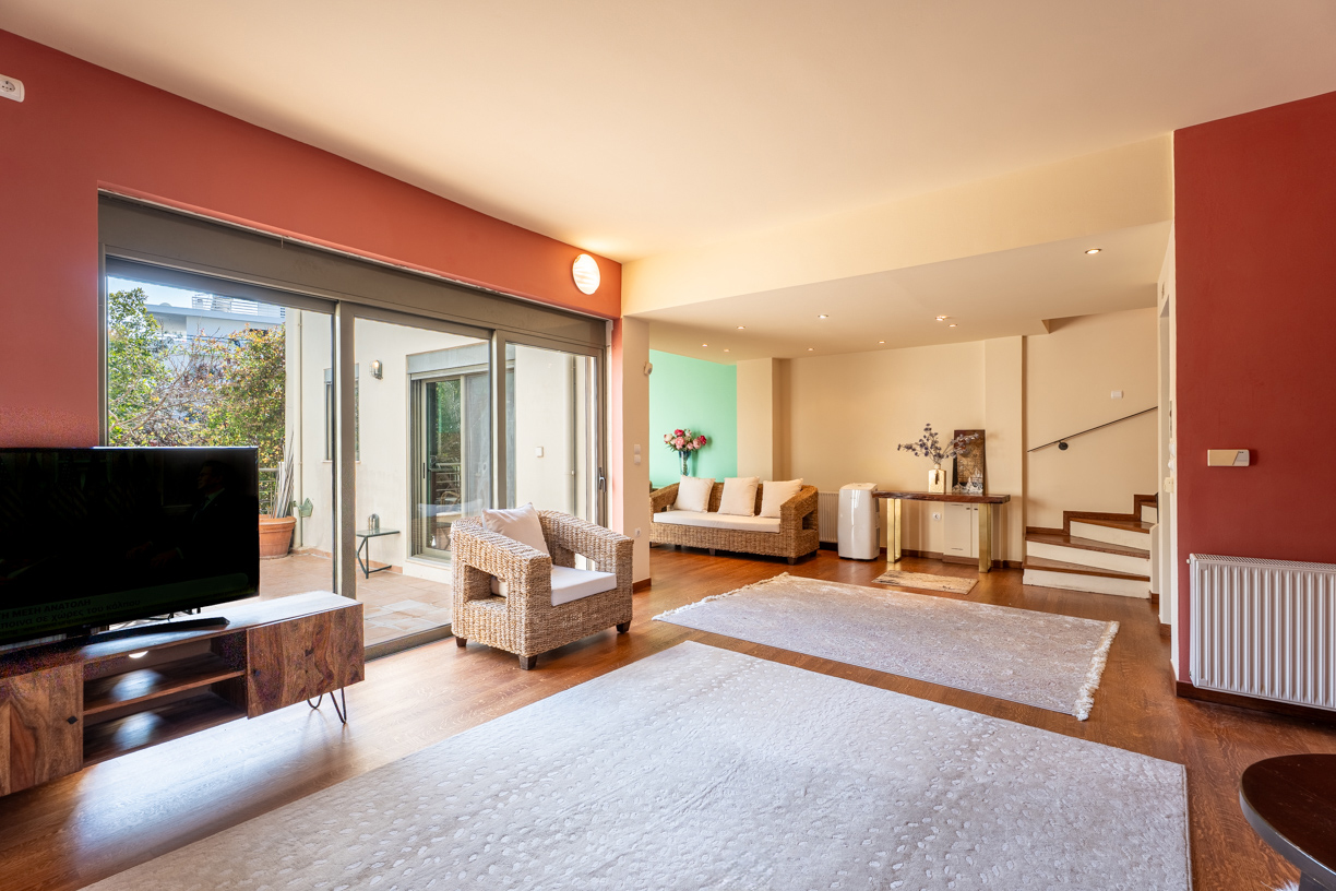 Exclusive 295m² semi detached villa in the heart of Glyfada with parking