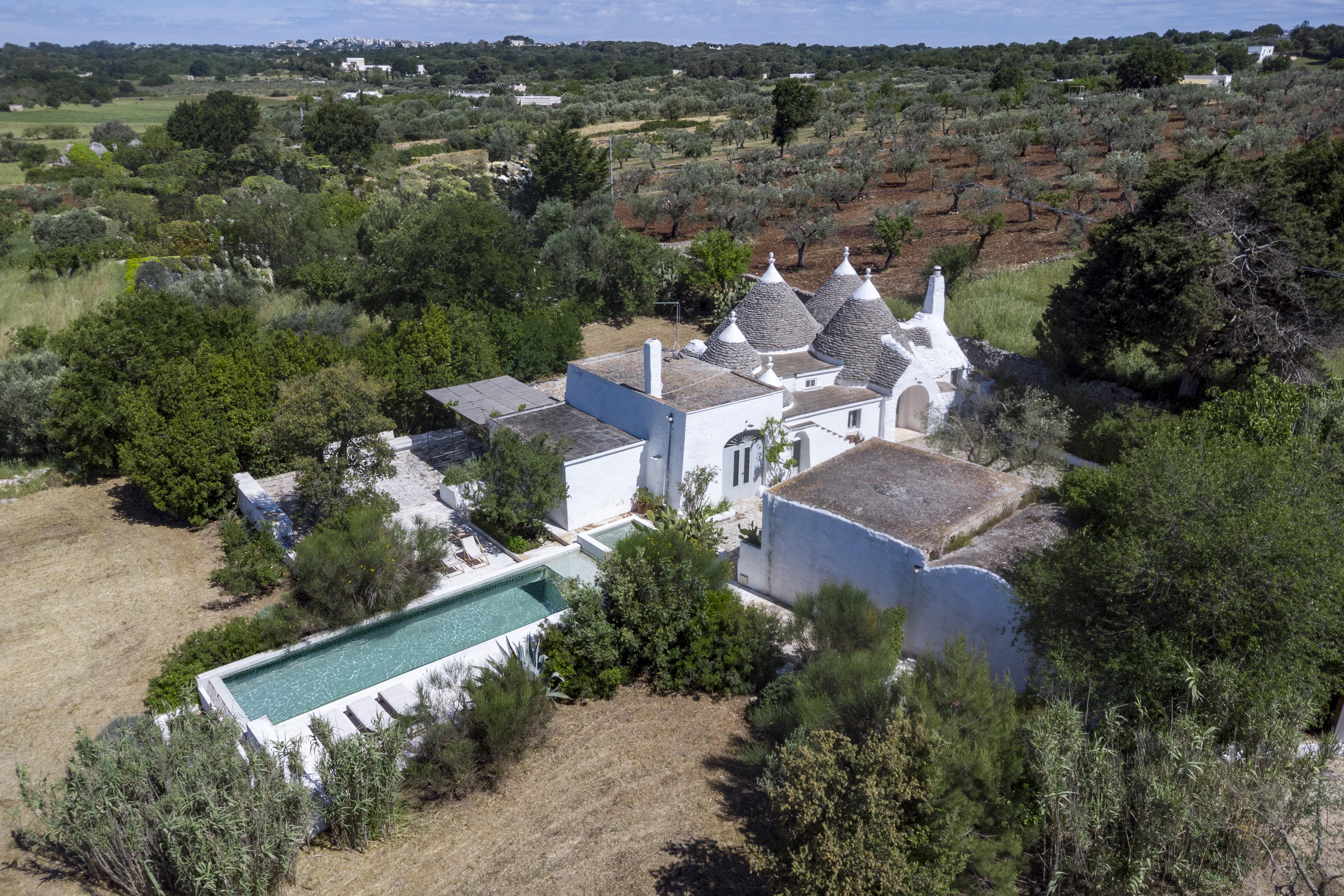 Trulli complex with panoramic pool in Ostuni