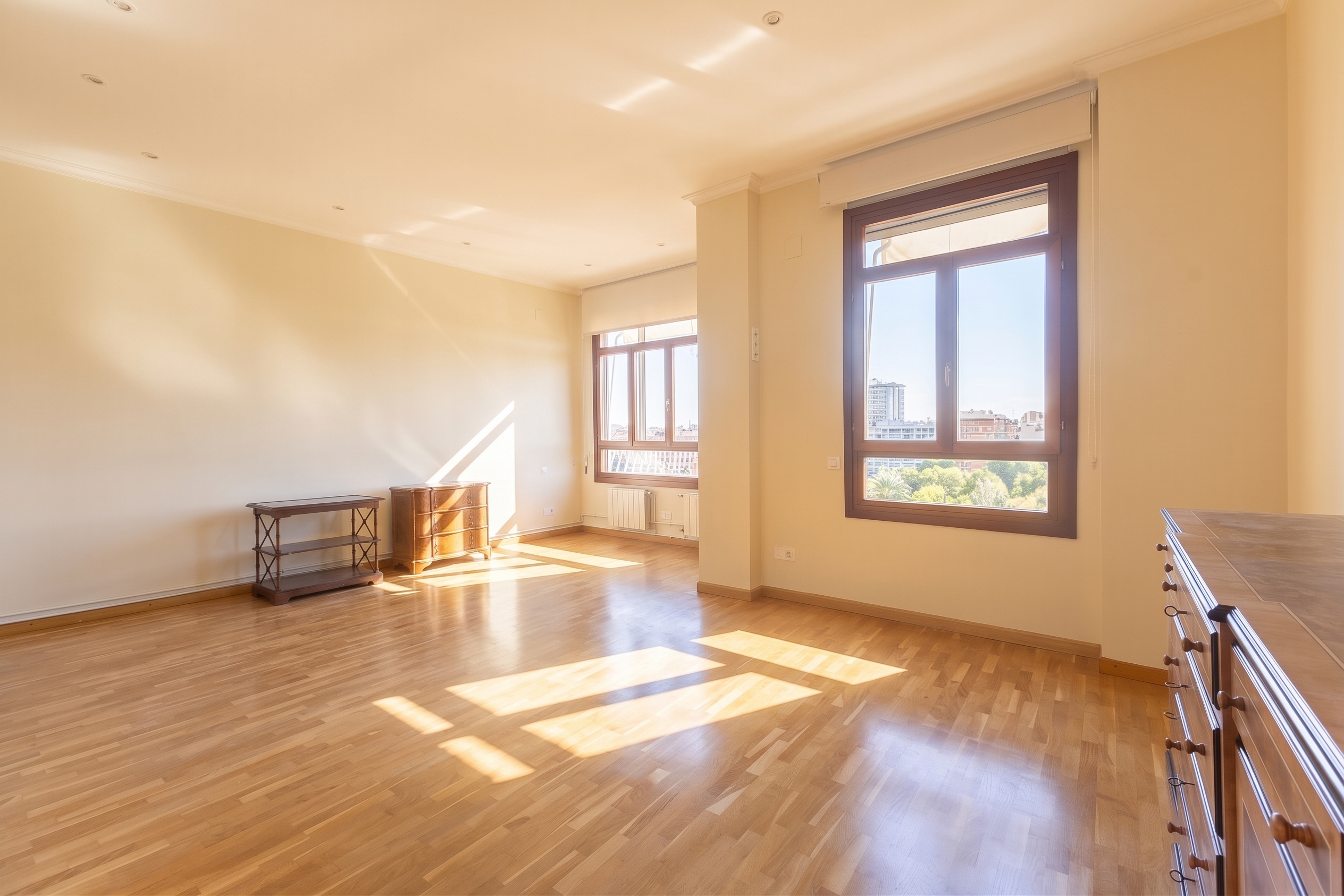 Apartment on Paseo Alameda with 4 double bedrooms [Editat amb IA]