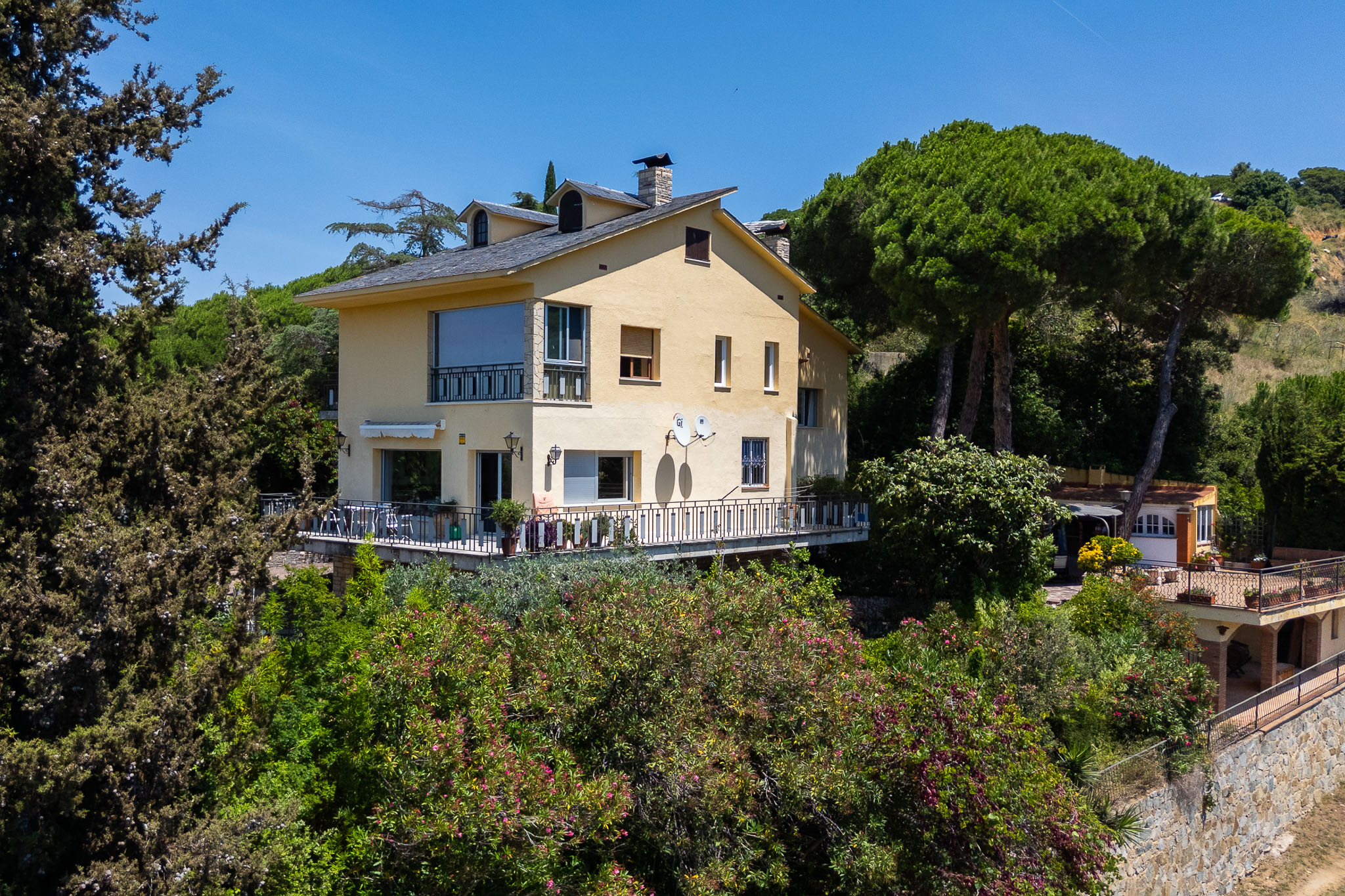 Magnificent villa with spectacular views and tourist rental license