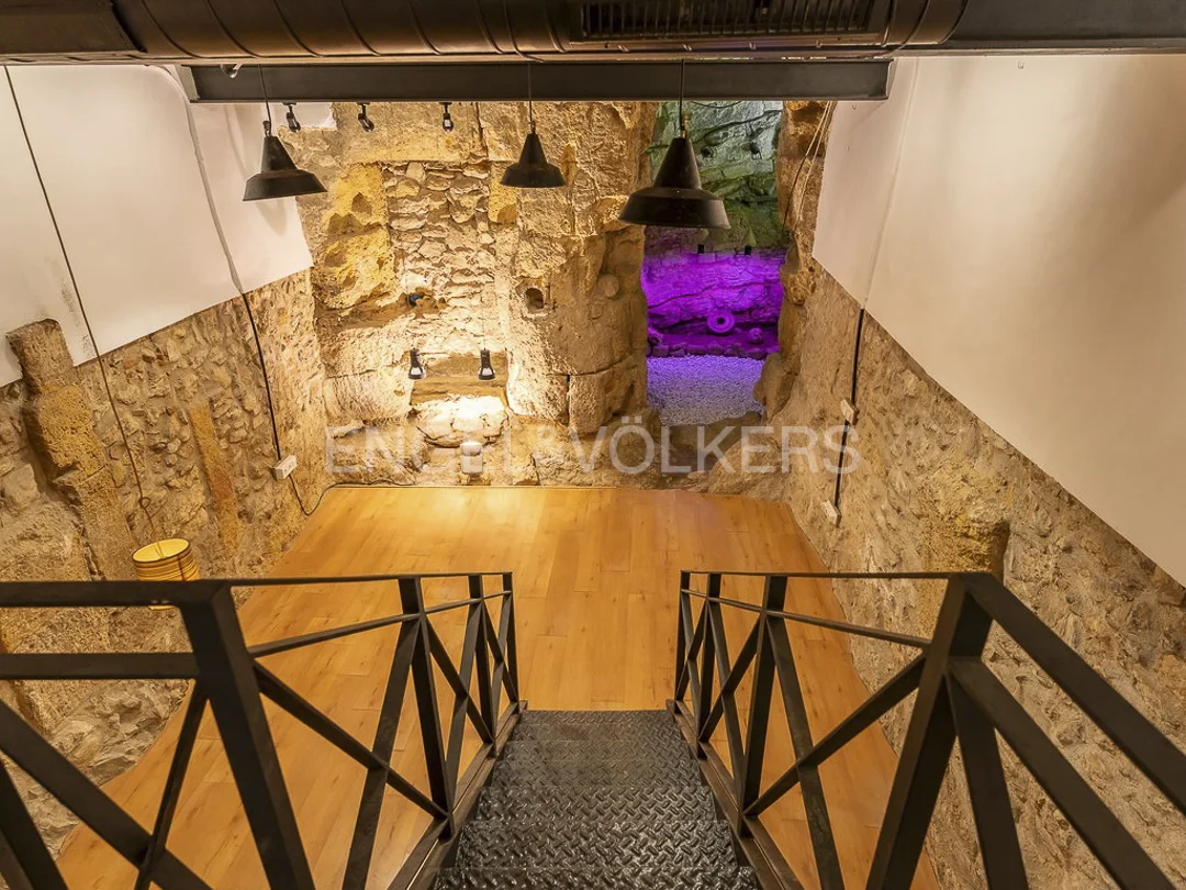 Exclusive duplex integrated into the Roman wall