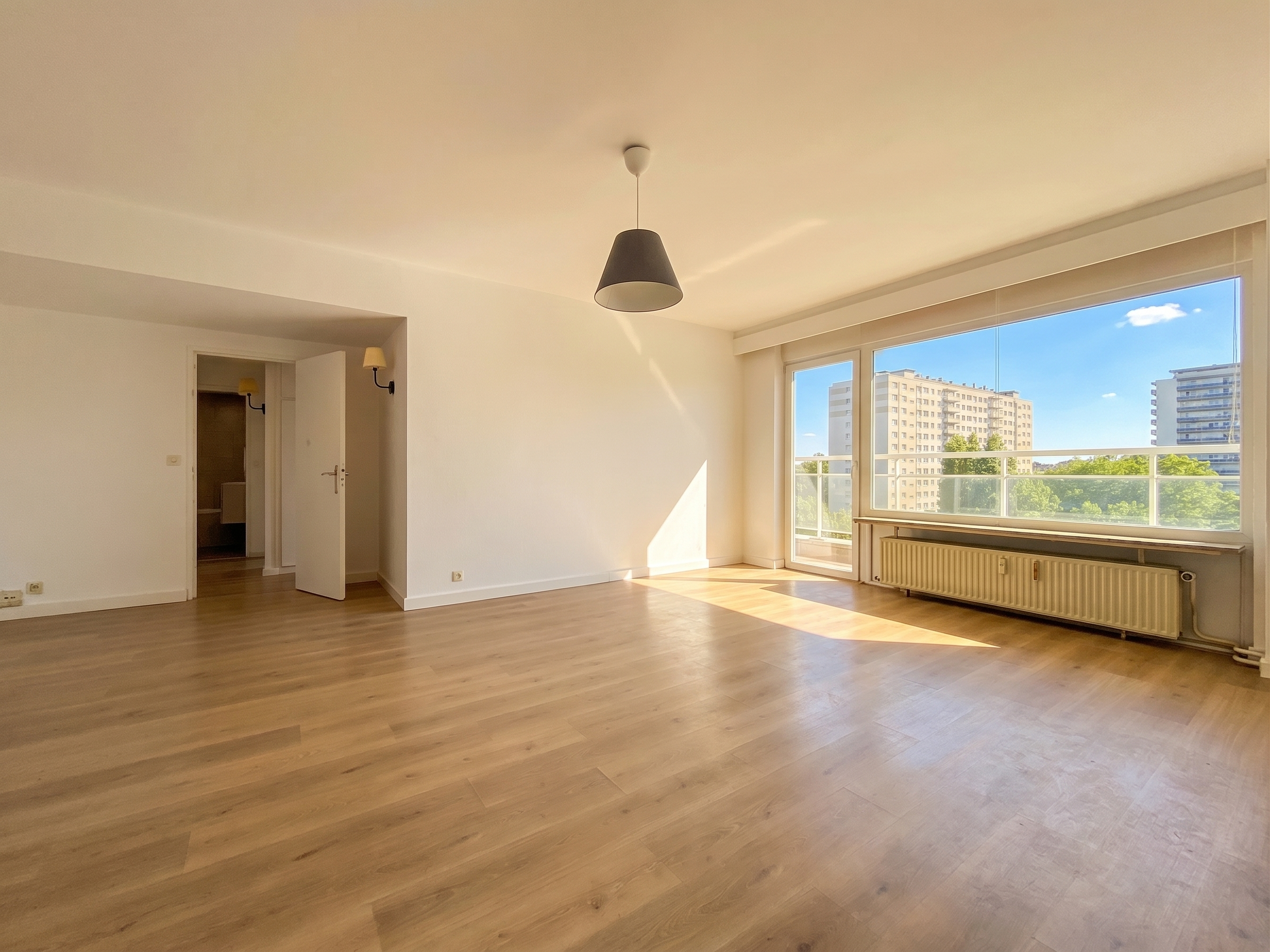 Bright 2-bedroom apartment with balcony and unobstructed garden view