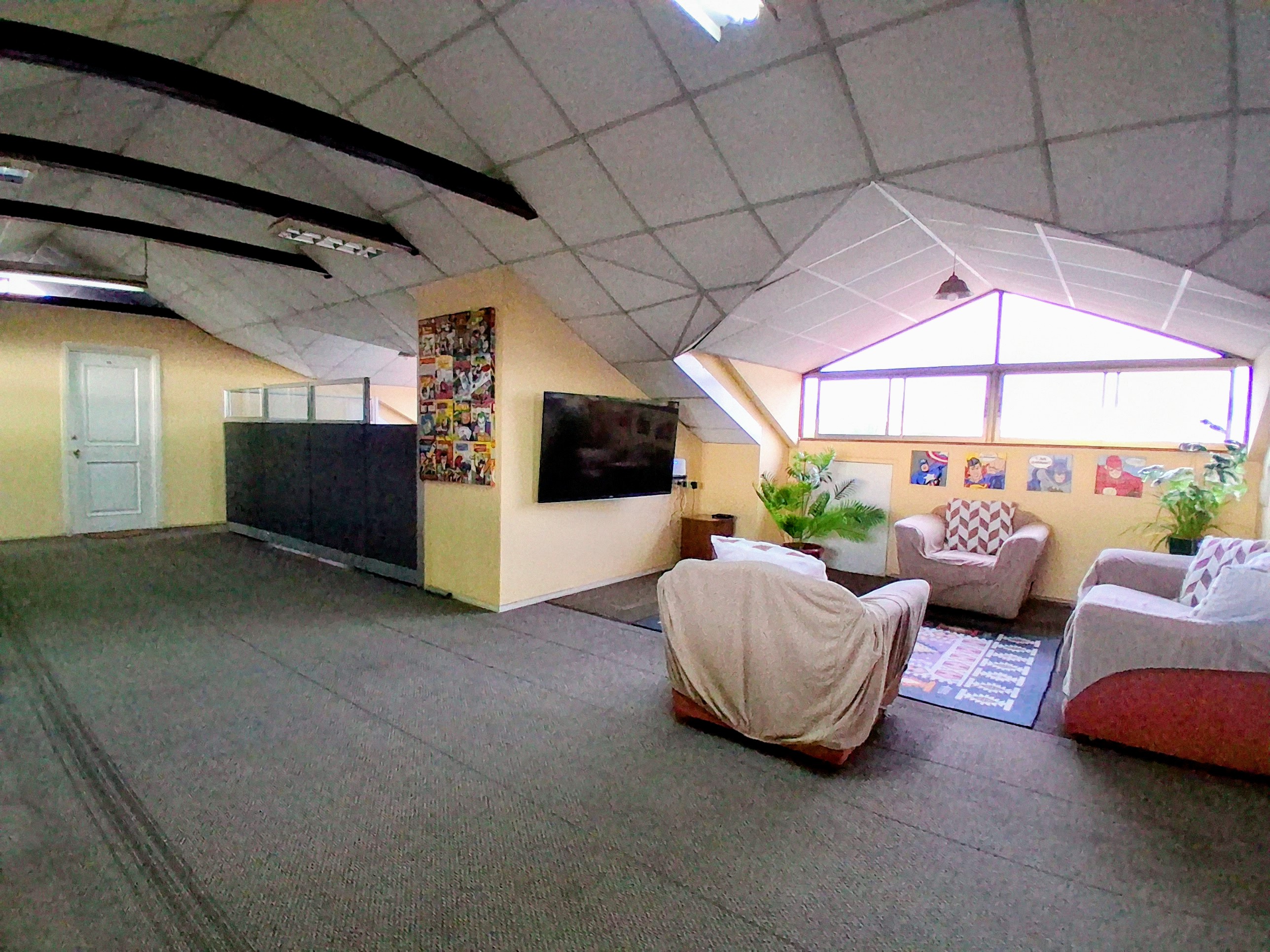 Amplia propiedad en Villa Macul · 14 Privados y 7 Locales y 2 oficinas
