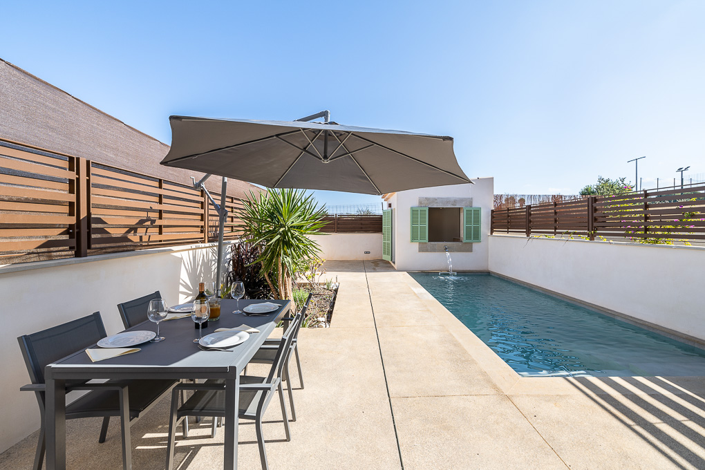 Casa de pueblo a estrenar con piscina en Biniali