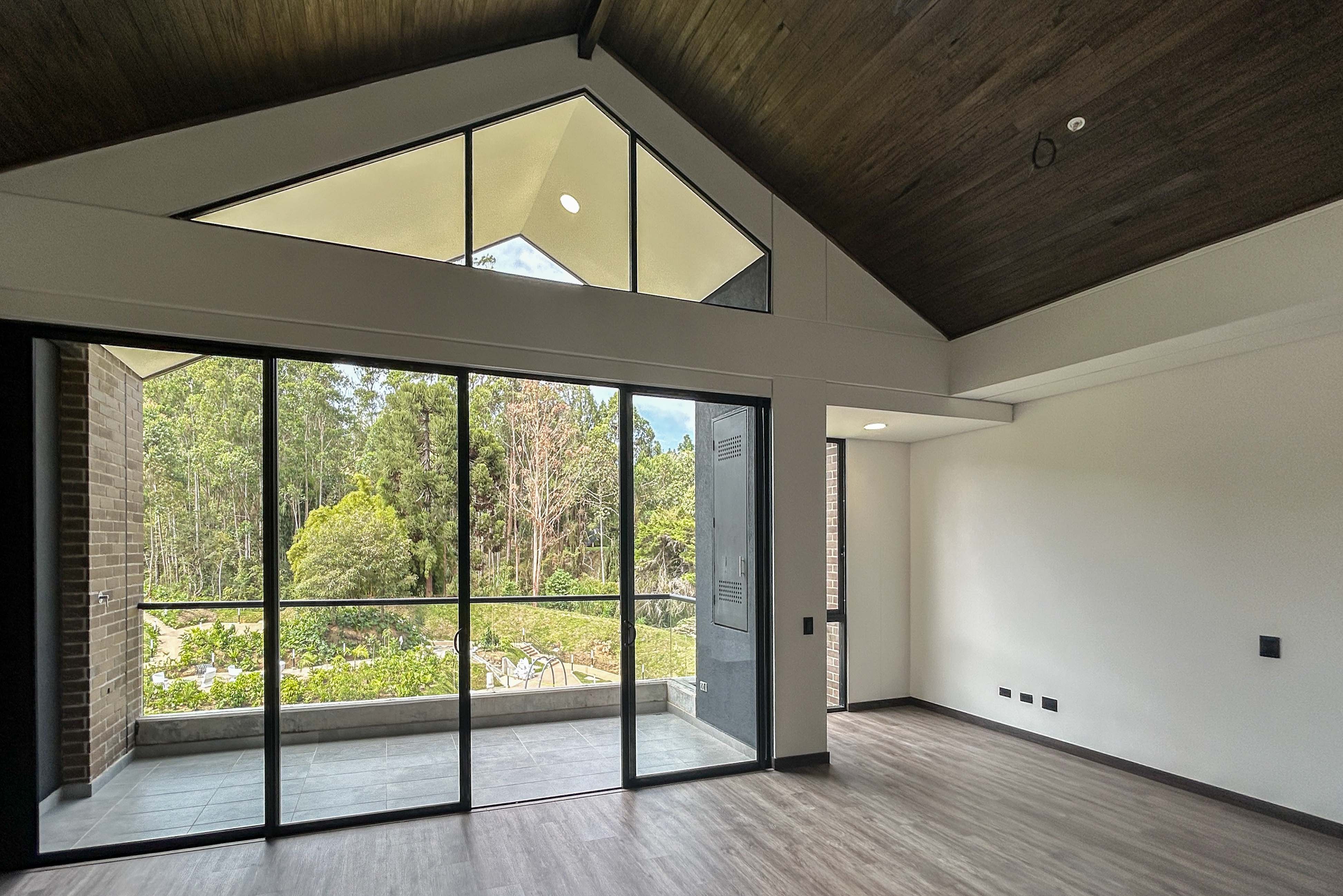 Apartamento con balcón para estrenar en arriendo en El Retiro