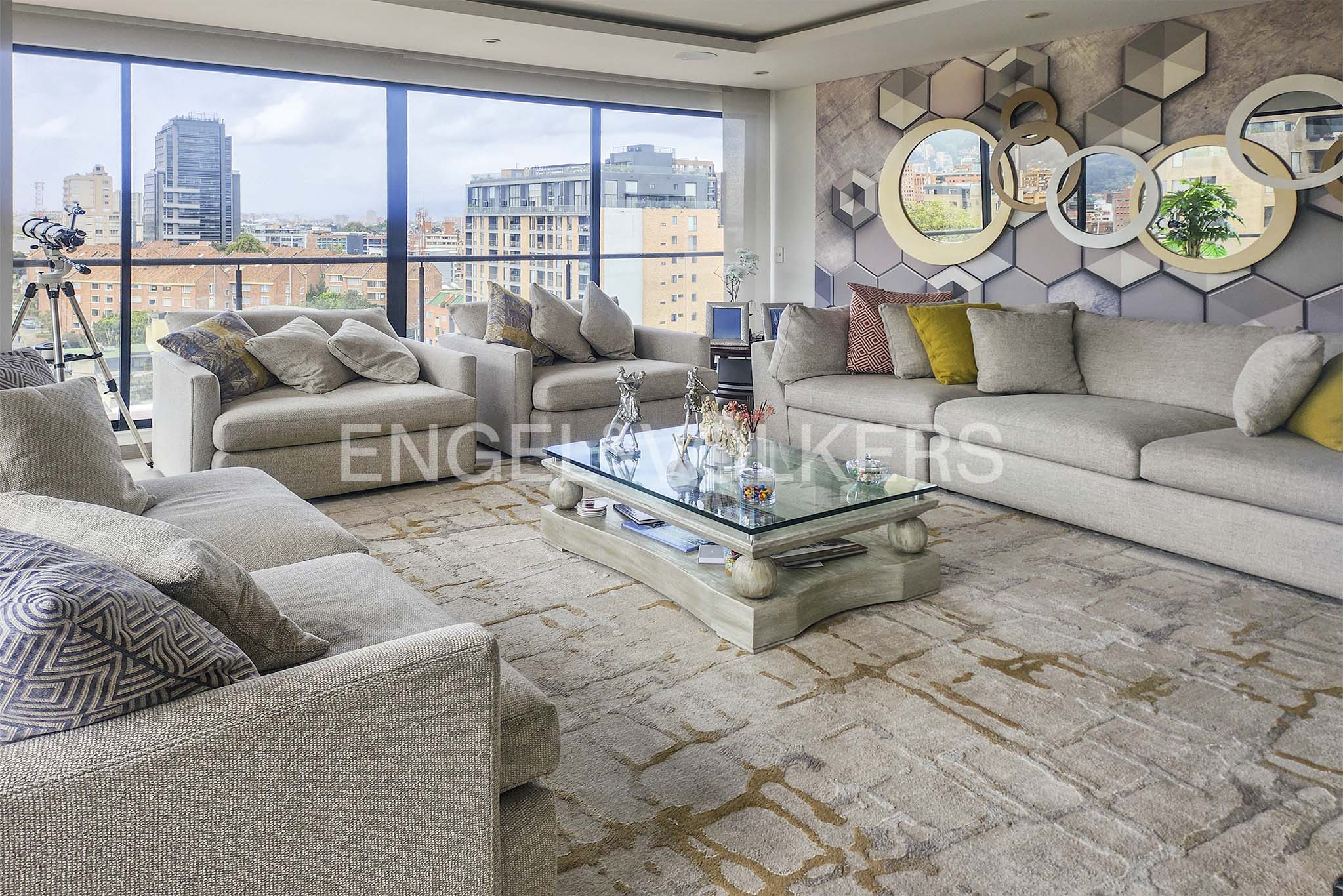 Apartamento con balcón y vista para venta en Pasadena