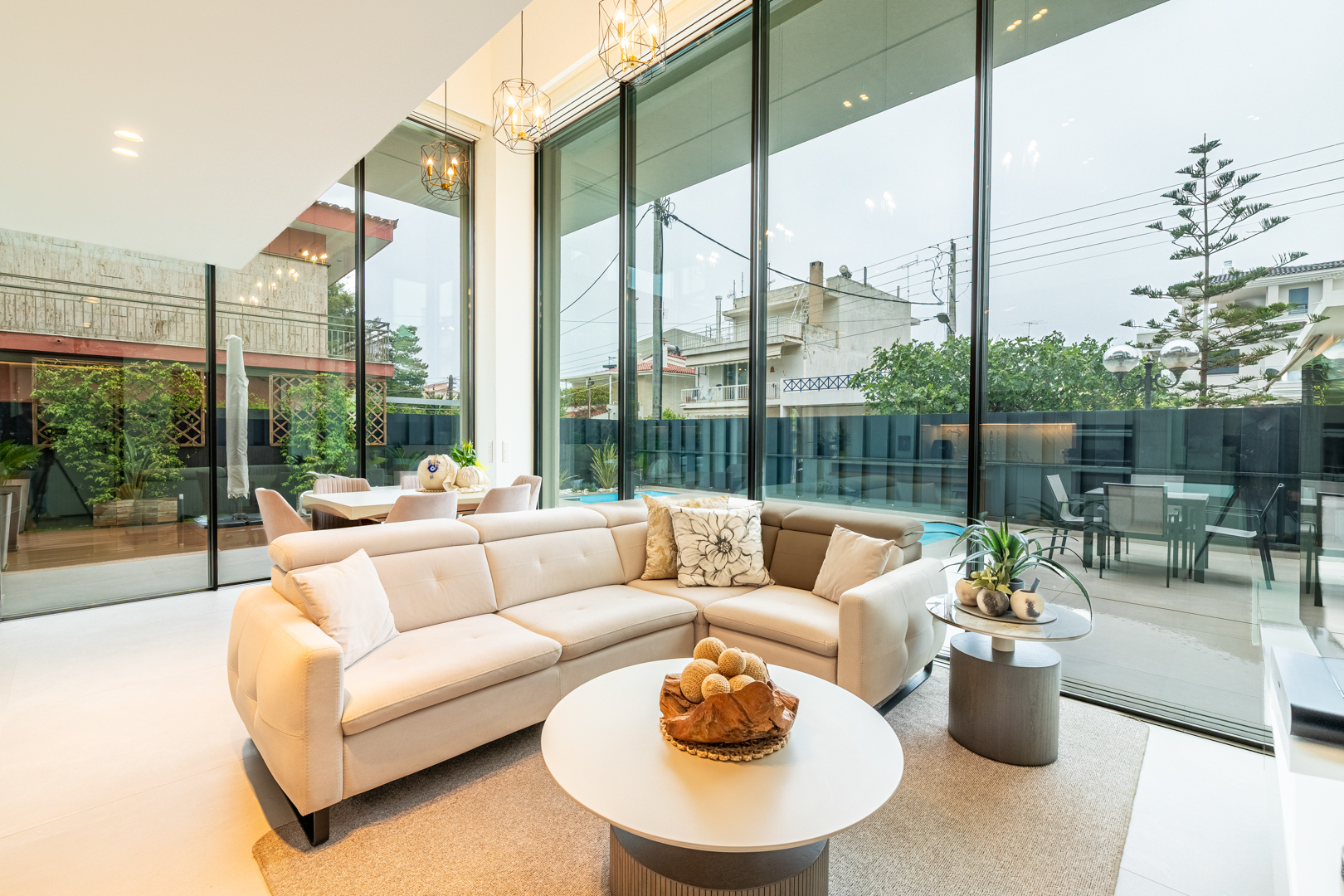 The ultimate maisonette with garden and pool