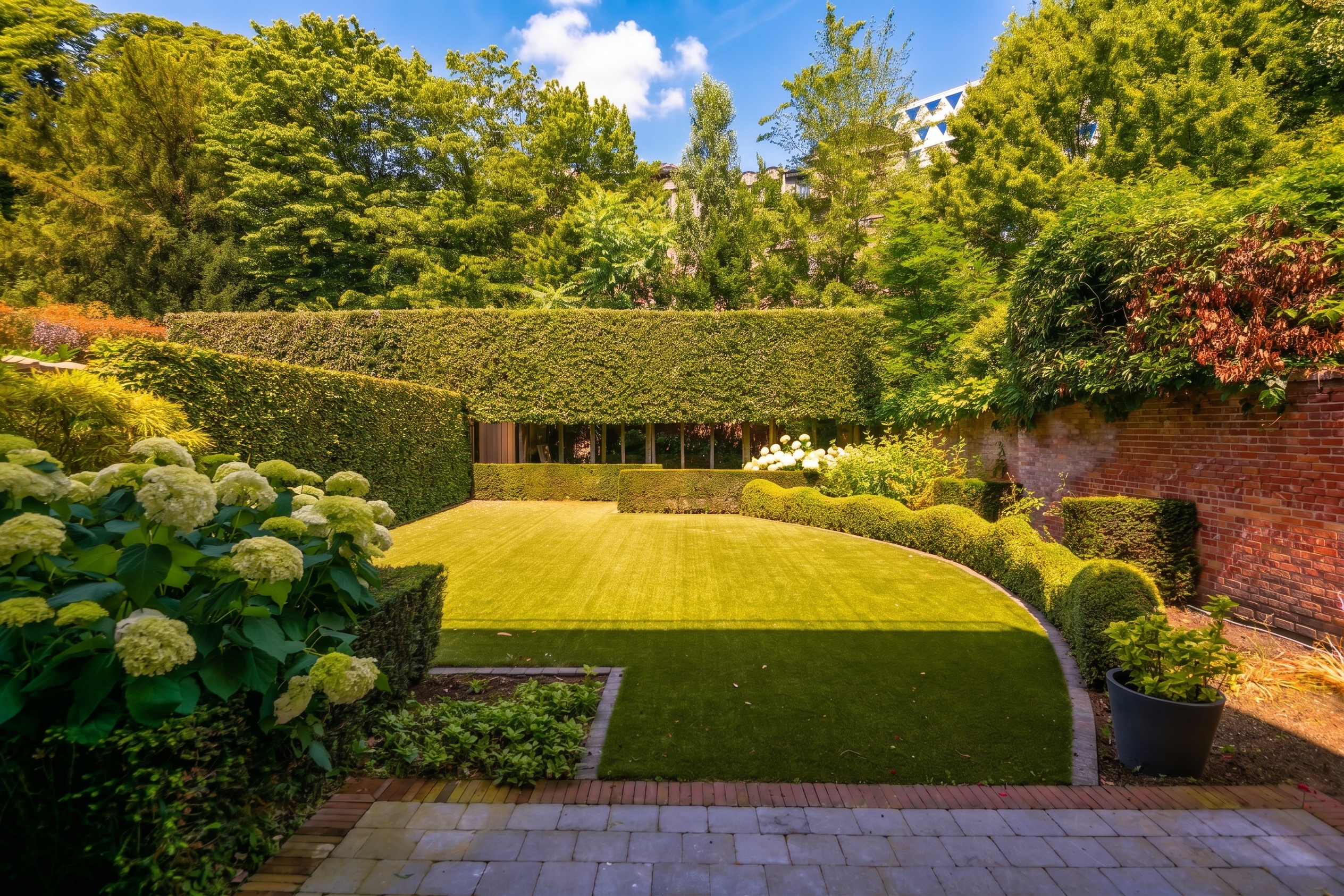 Ground-floor apartment with beautiful 285 m² garden
