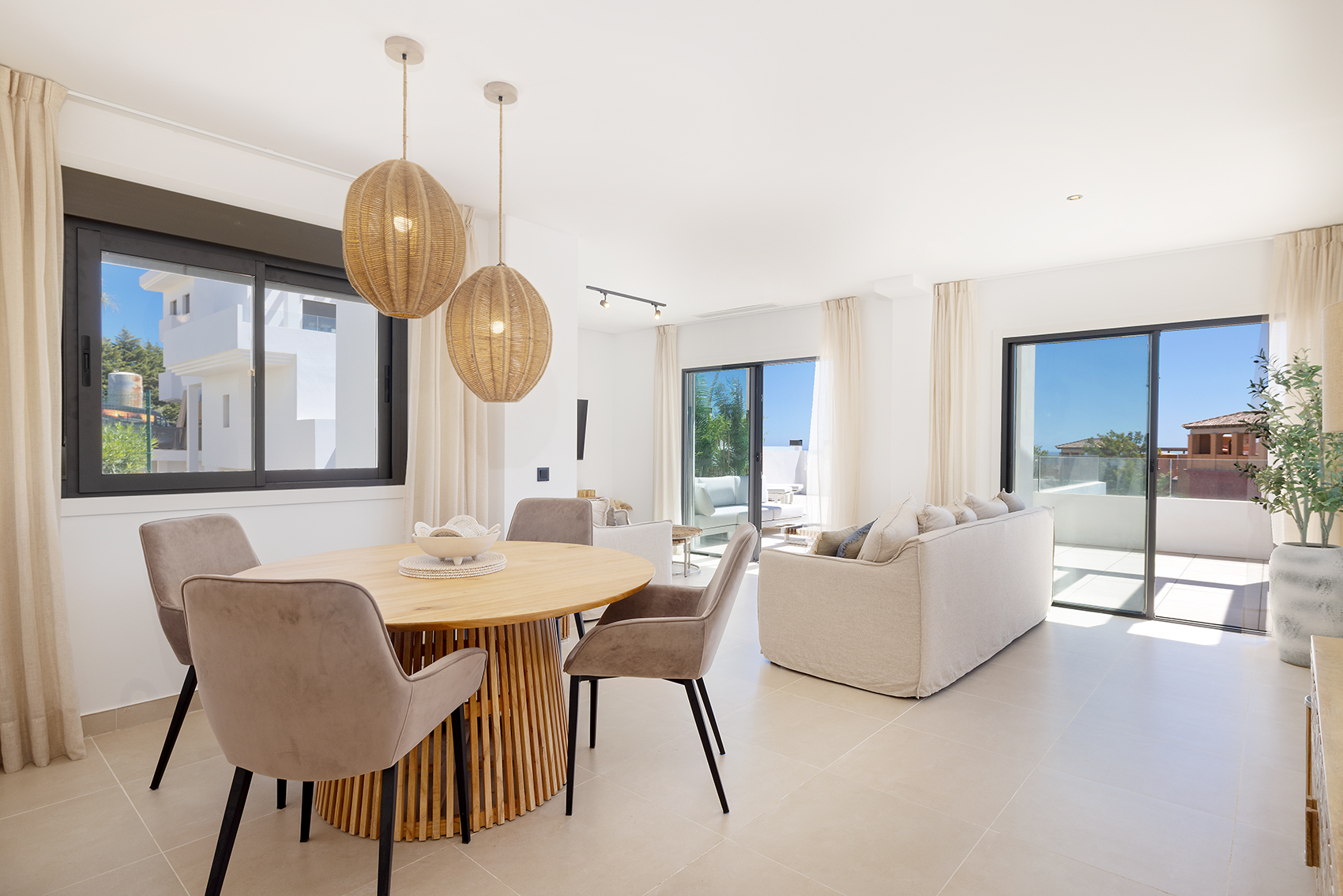 LIVING AT THE TOP: BOUTIQUE PENTHOUSE IN CASARES COSTA