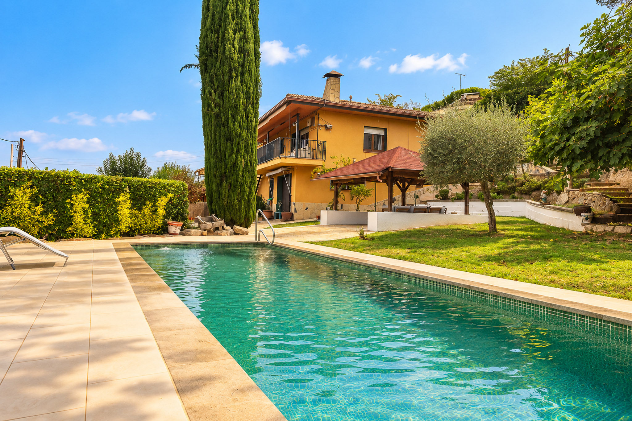 House with pool and mountain views in Llinars del Vallès