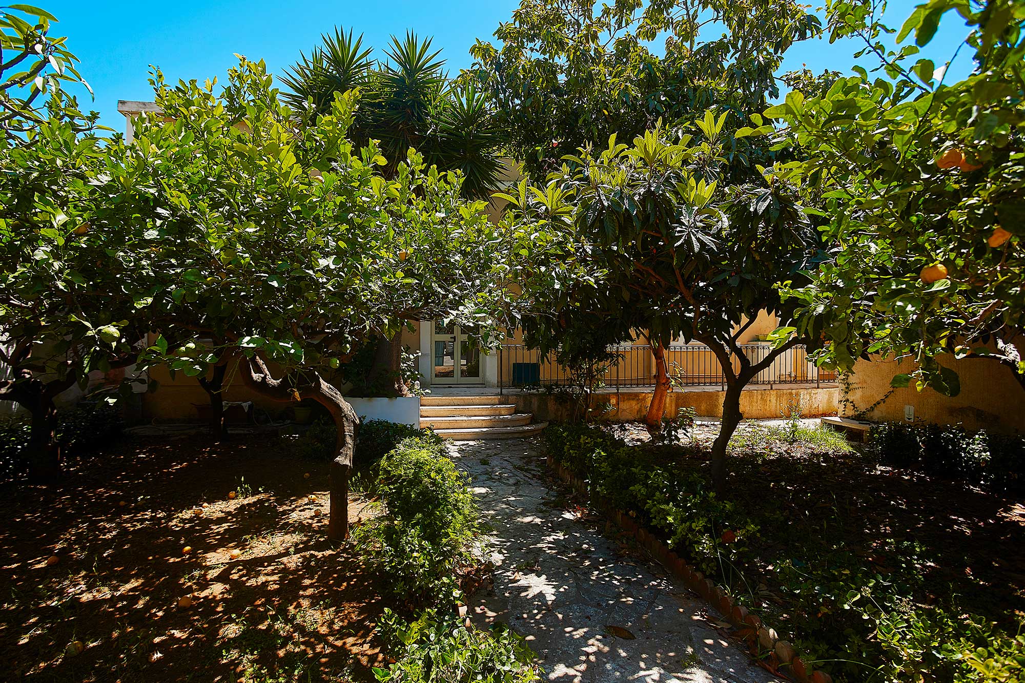 Soluzione Indipendente con Giardino Privato in Città