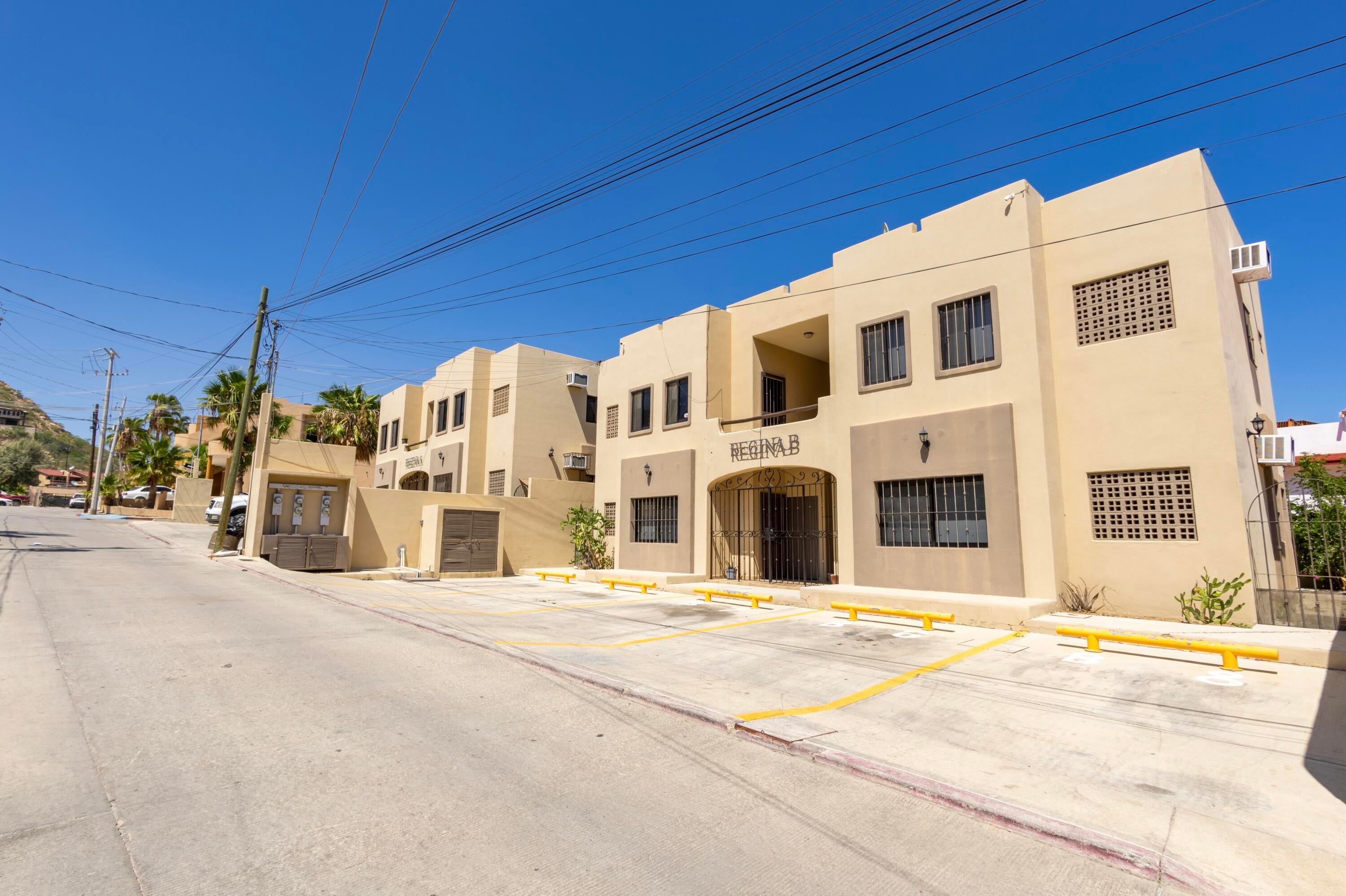 Income-Producing 8 Units Lote 5 C. Constitucion