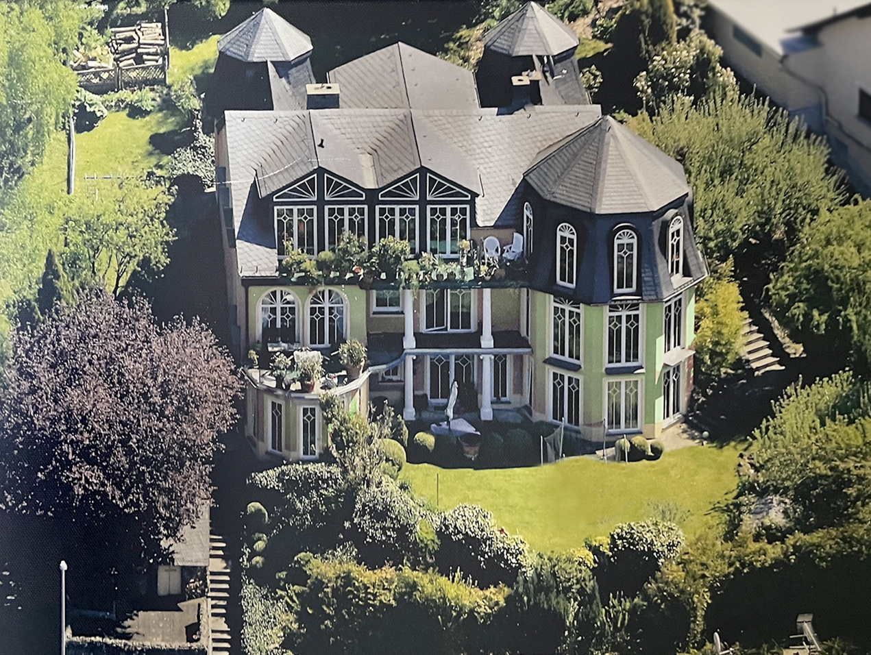 Exklusive Villa im Retro-Stil in ruhiger Ortsrandlage