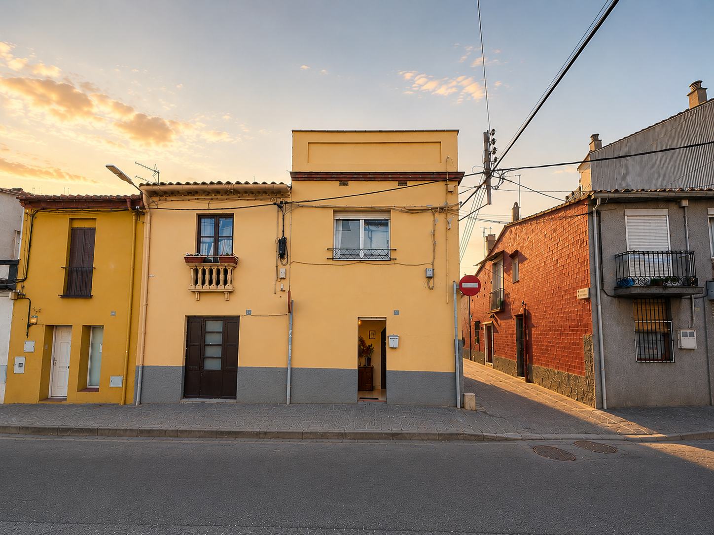 Two-story house on Carrer la Rutlla