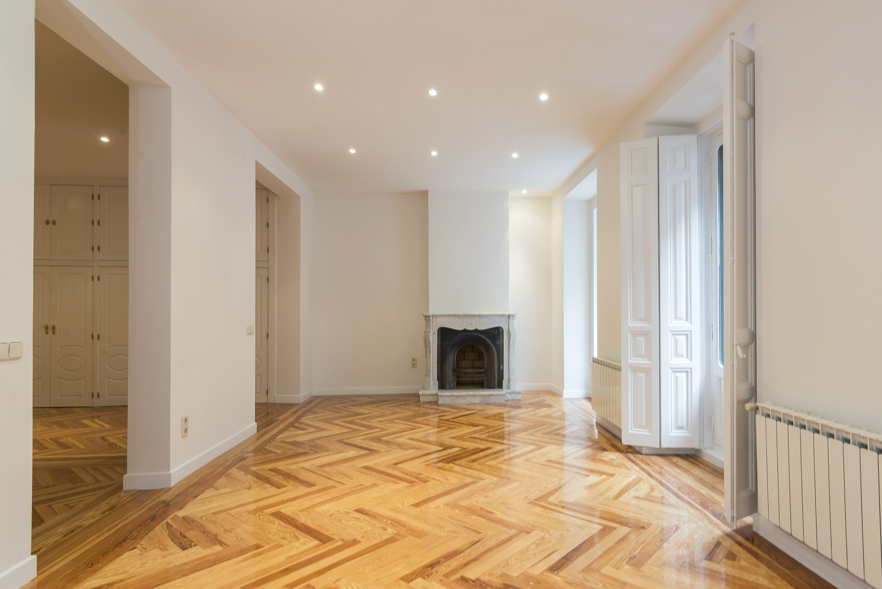 Bright 3 bedroom apartment with exterior balconies in the heart of Recoletos for rent