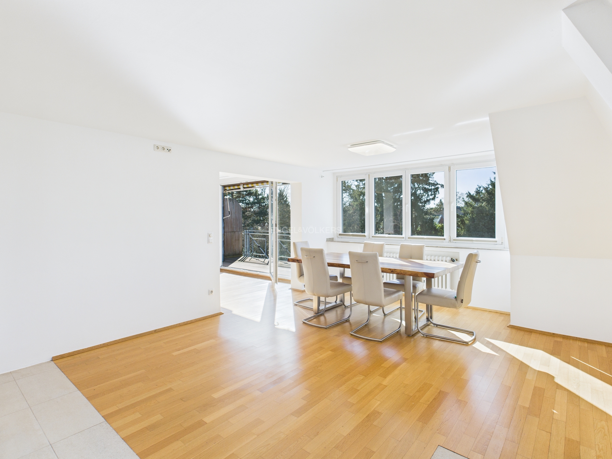Sanierte und sofort bezugsfertige Maisonette-Wohnung in bester Lage von Krefeld