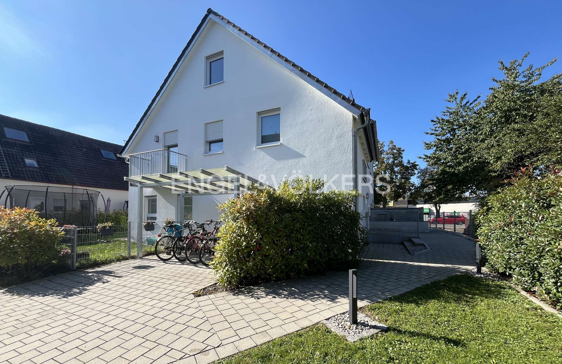 Mehrfamilienhaus-Ensemble nahe S-Bahn