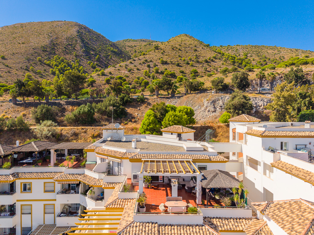Exclusive penthouse with an 80 m² terrace and panoramic sea views