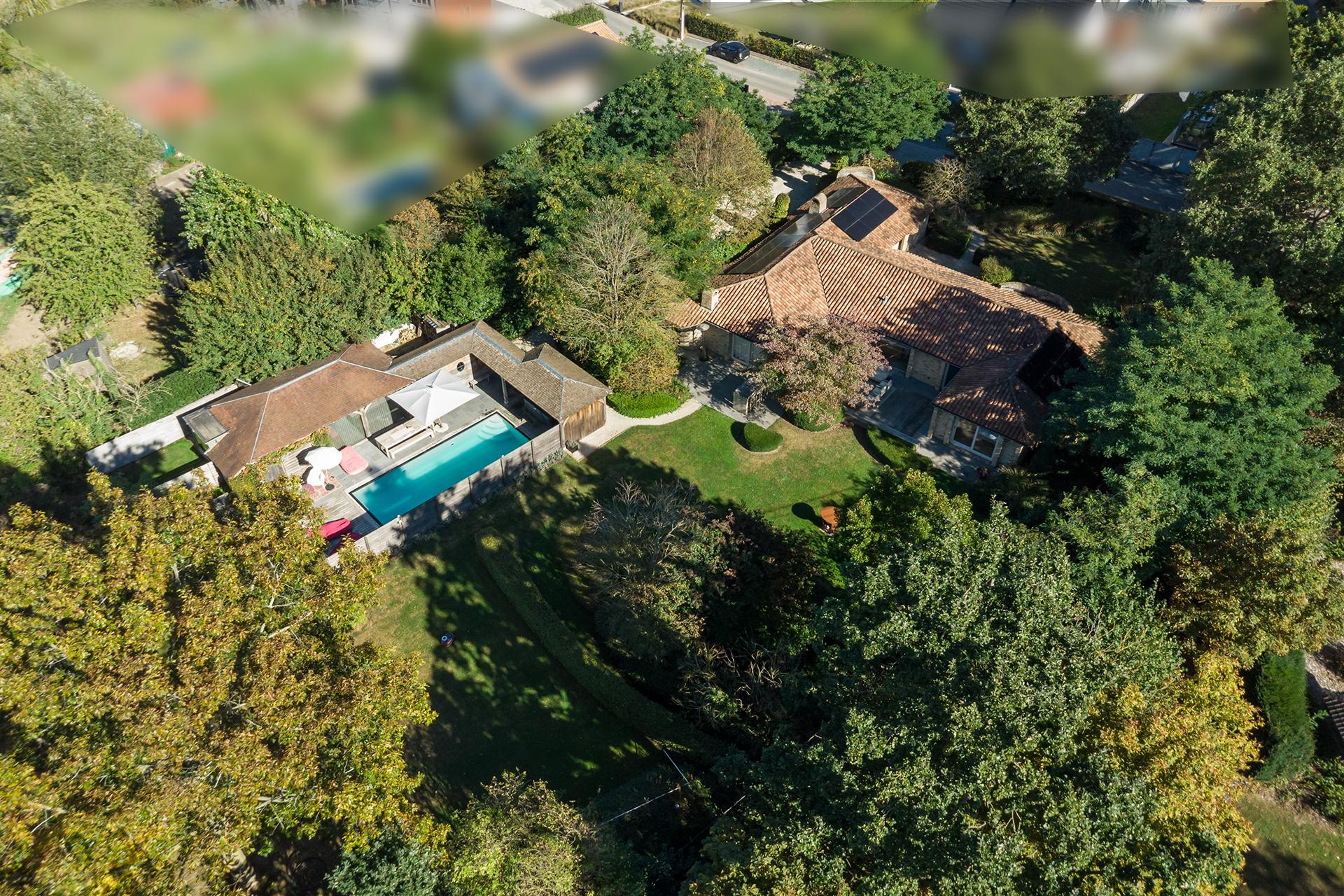 Exclusive villa with private pool and green views in Londerzeel