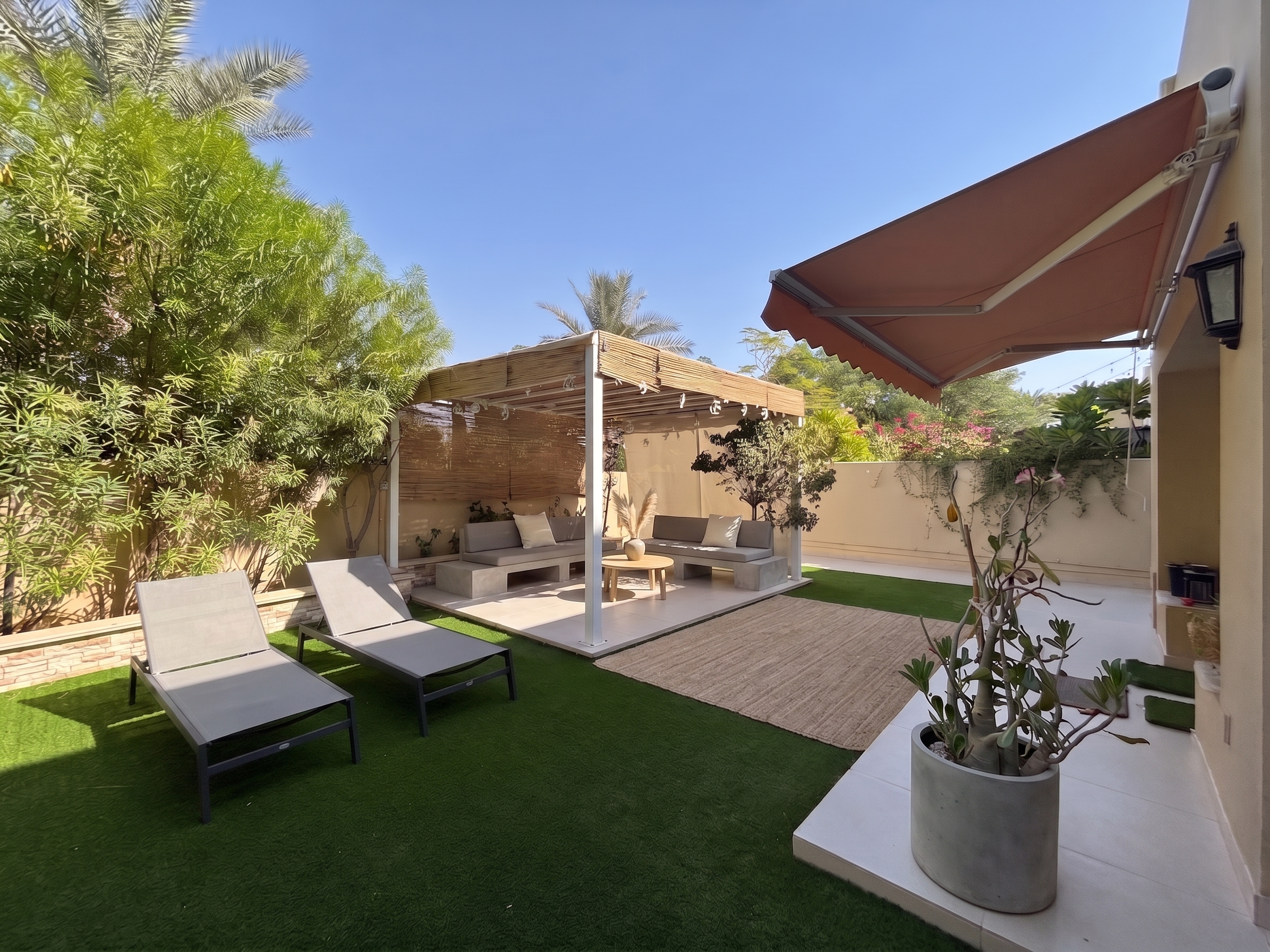 Corner Plot | Landscaped | Single Row